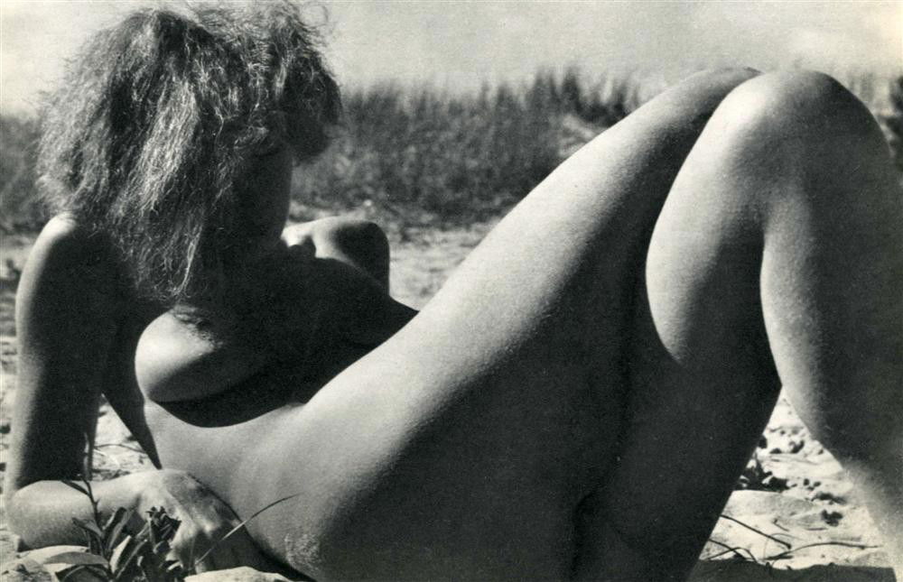 RAOUL HAUSMANN - Original vintage photogravure: Raoul Hausmann (Austrian, 1886-1971). "Femme Nu #033". Original vintage photogravure. c1935. Printed 1935. Image size: 5 1/2 x 8 5/8 in. (140 x 219 mm). [24197]