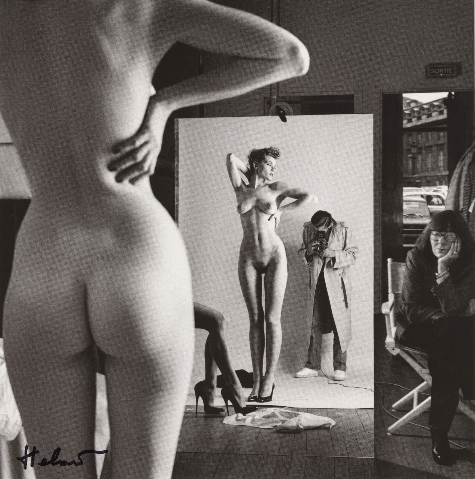 HELMUT NEWTON - Self-Portrait with Wife and Models, Paris, Vogue Hommes - Original vintage (1 of 1)