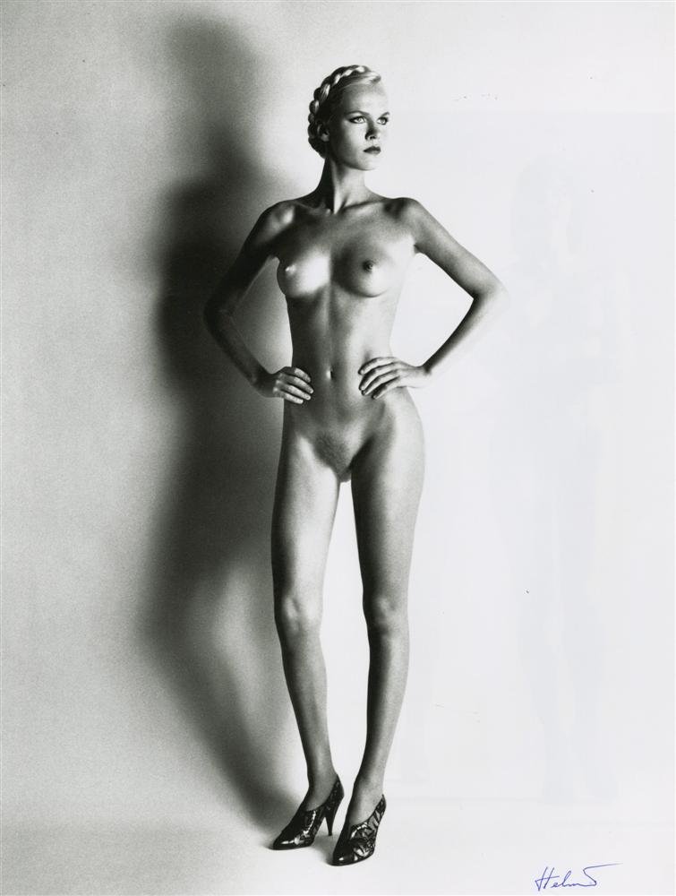 HELMUT NEWTON - Photolithograph: Helmut Newton (German/Australian, 1920-2004). "Big Nude I". Photolithograph. 1980-1981. Printed 1999. Signed "Helmut" in pen, lower right. Fine, quality printing. Very good condition. Provenance: Thro