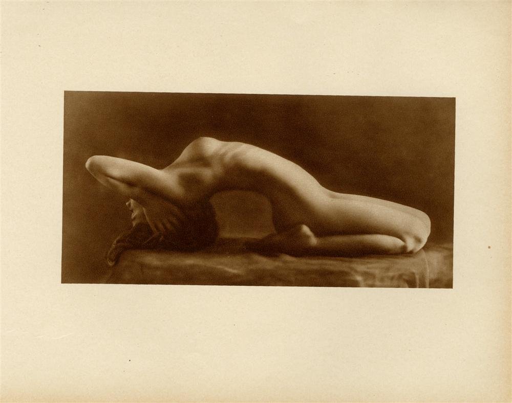 FRANTISEK DRTIKOL - Original vintage sepia-toned: Frantisek Drtikol (Czech, 1883 - 1961). "Czech Nude #6". Original vintage sepia-toned photogravure. 1920s. Printed 1925. Fine, quality printing. Good condition. Image size: 4 1/8 x 8 7/16 in. (105 x 2