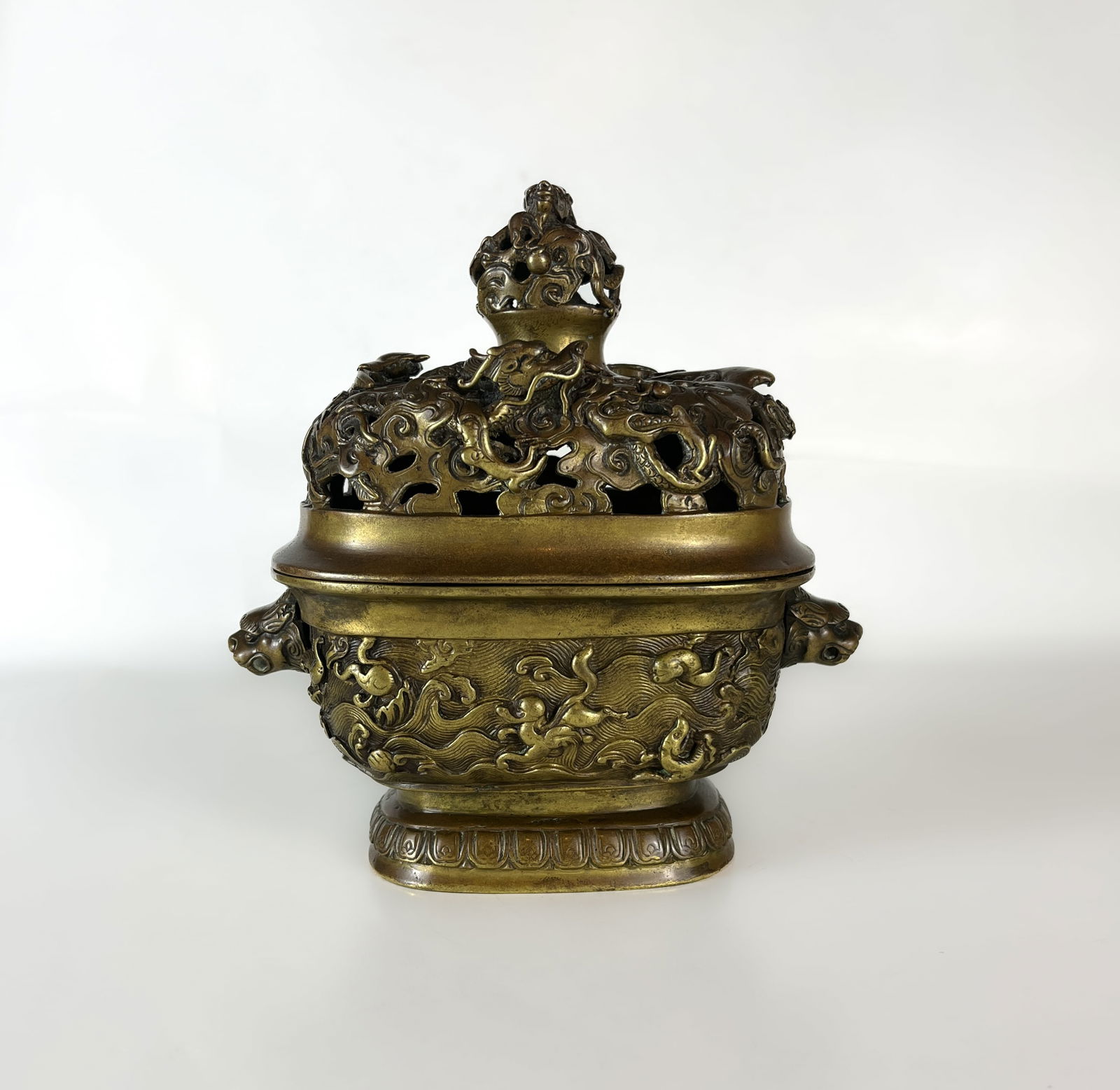 A CHINESE GILT BRONZE CENSER, 17TH C: A CHINESE GILT BRONZE CENSER, 17TH C MING DYNASTY,XUANDE 6-CHARACTER MARK 17 CM HIGH 17 CM MAX WIDTH