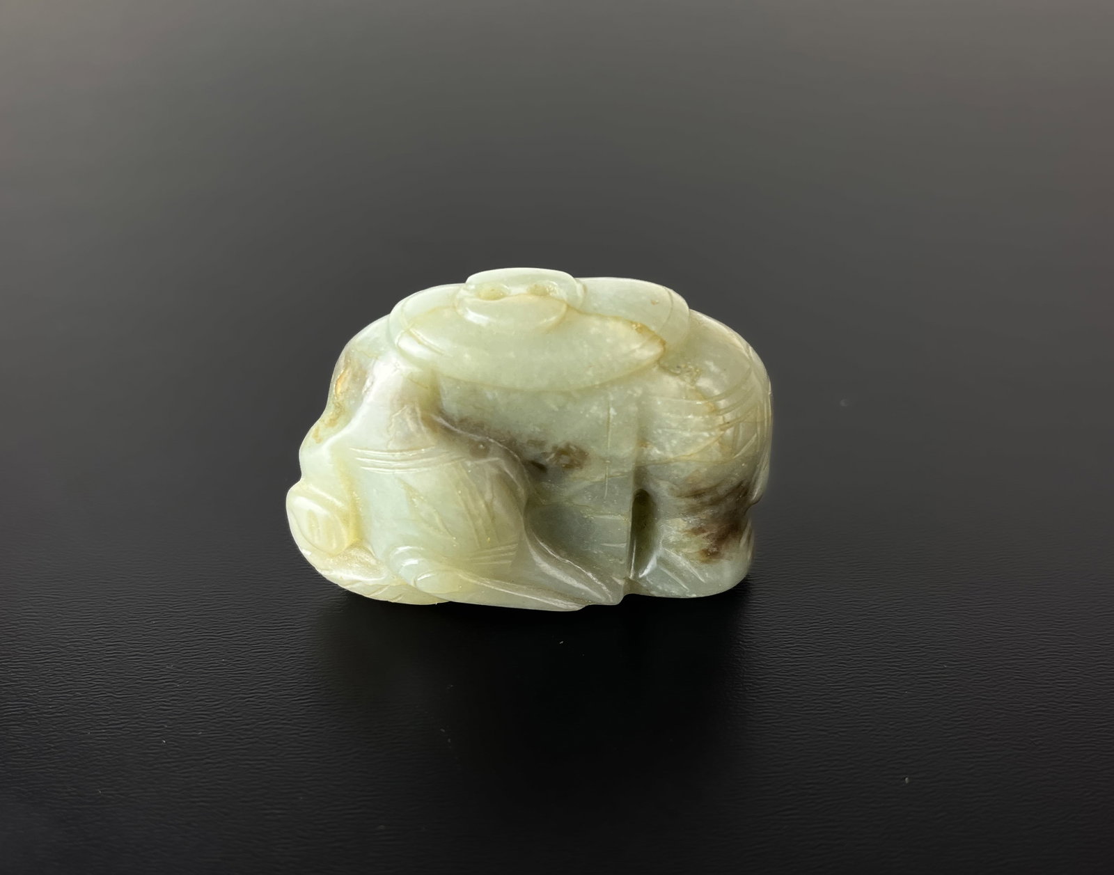 A JADE CARVING OF AN ELEPHANT: A JADE CARVING OF AN ELEPHANT3.5 X 5 X 2 CM