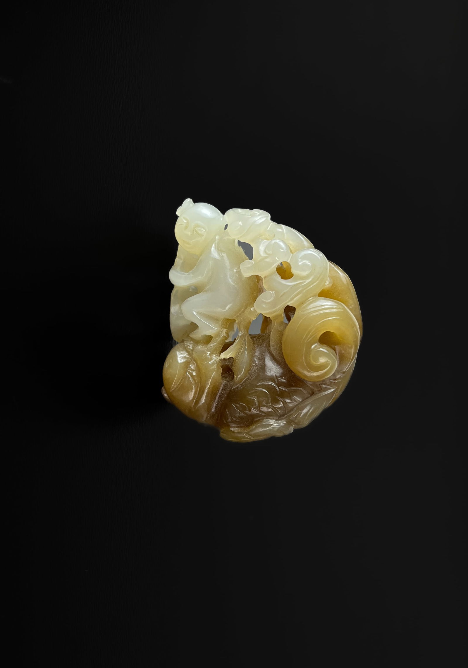 A CHINESE JADE CARVING (1 of 5)