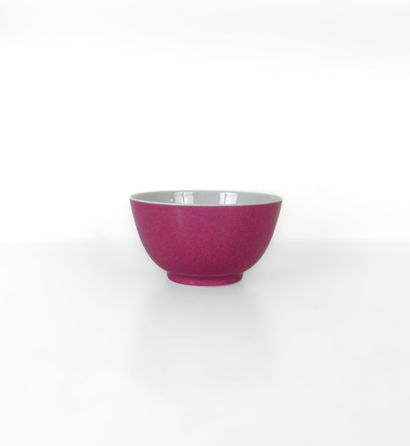 A FINE CHINESE ROSE-PINK BOWL, 18TH C: A FINE CHINESE ROSE-PINK BOWL, 18TH C 8.5 CM DIAMETER 4.5 CM H GOOD CONDITION