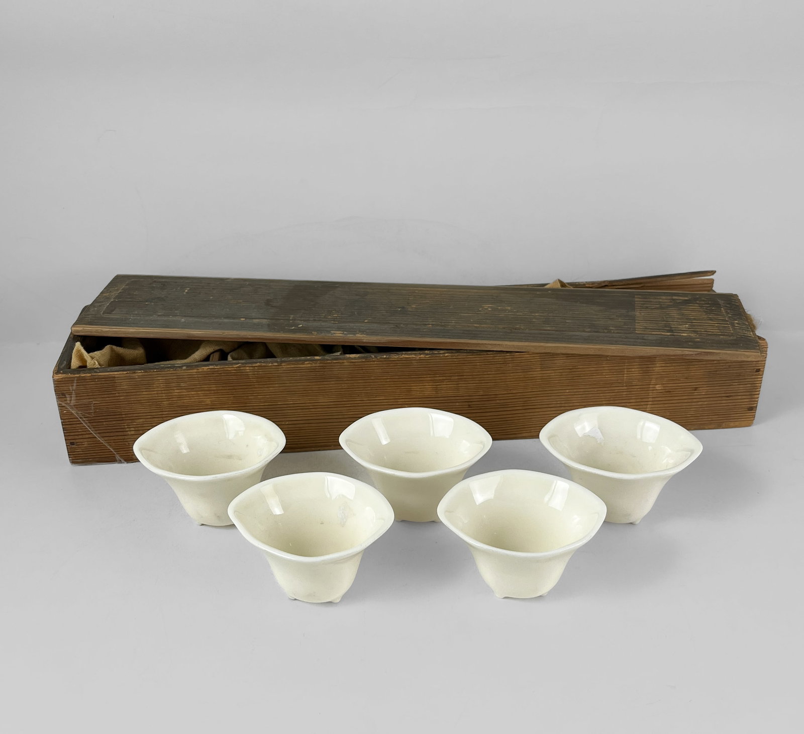 FIVE RARE CHINESE BLANC DE CHINE TEA CUPS, 18TH CENTURY (1 of 1)
