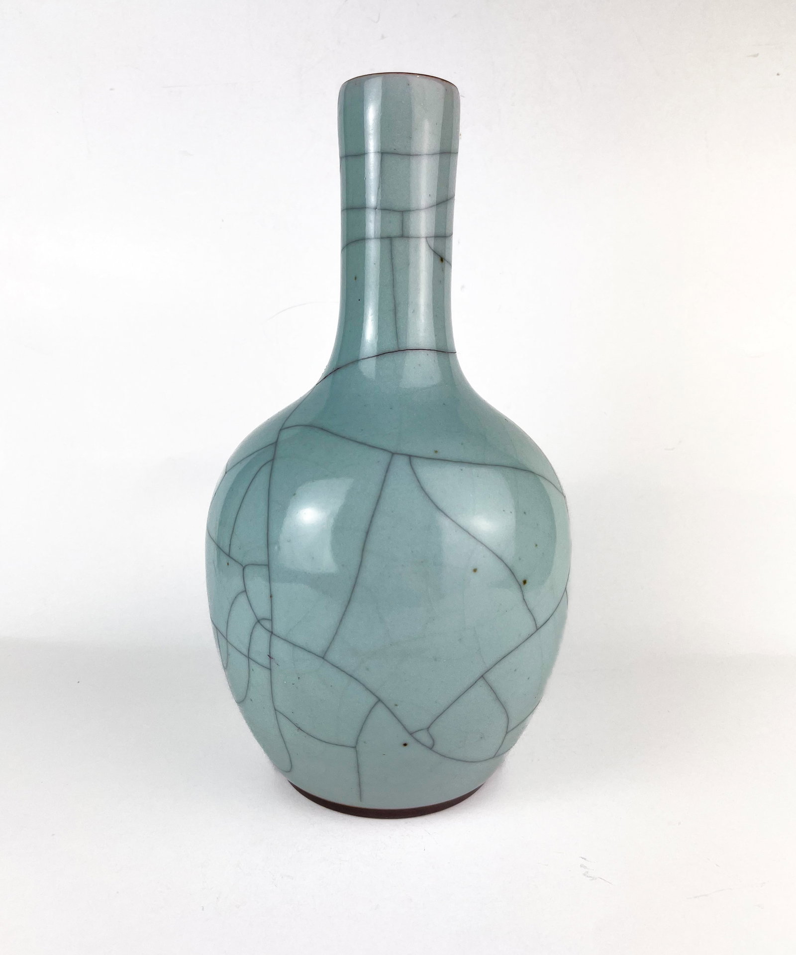 A CHINESE GUAN-TYPE TIANQIUPING, 19TH CENTURY: A CHINESE GUAN-TYPE TIANQIUPING 19TH CENTURY 30 CM H 10 CM BASE DIAM GOOD CONDITION