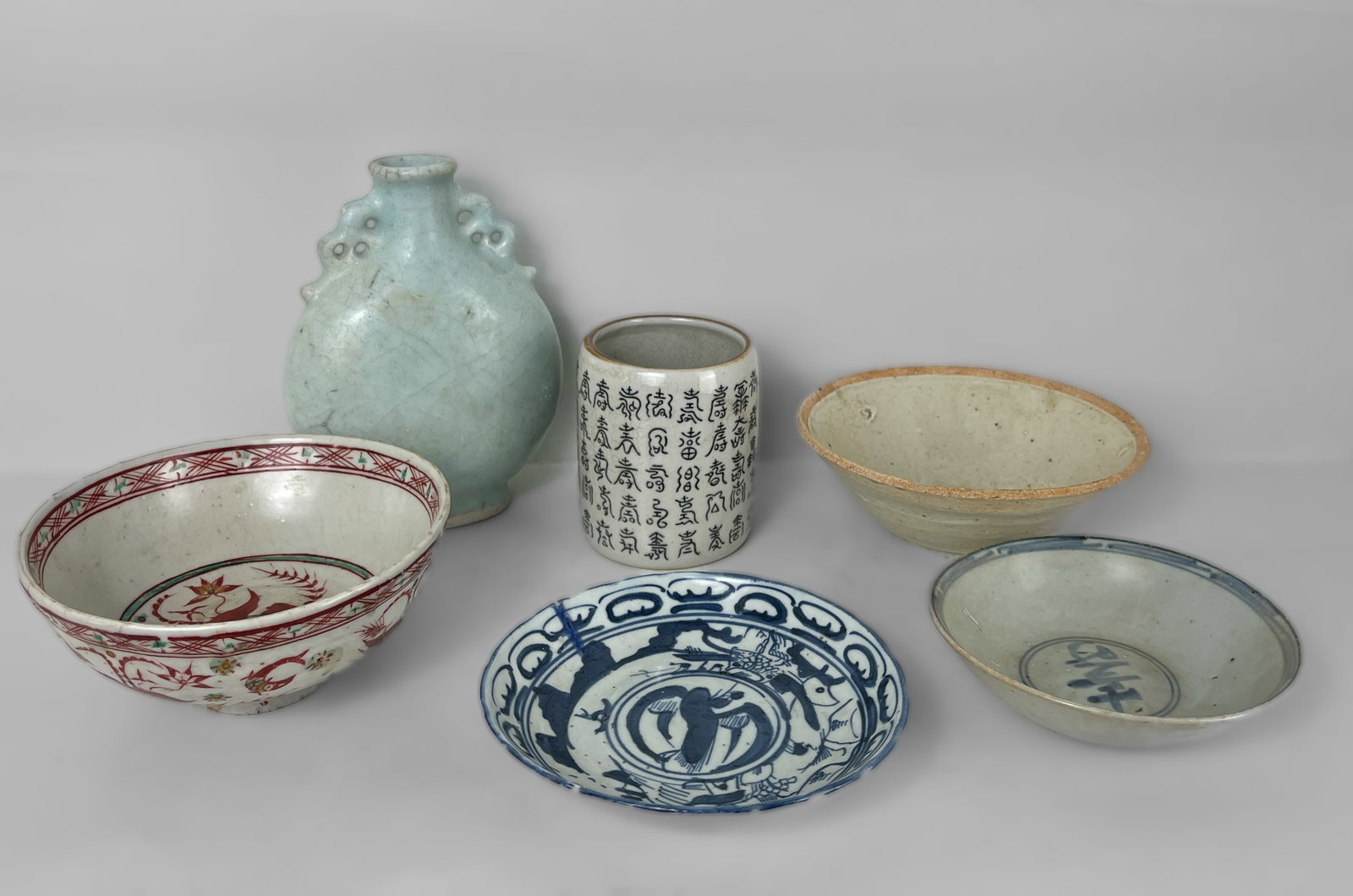 SIX CHINESE PORCELAIN ITEMS INCLUDING A SMALL BRUSH-POT WITH 'HUNDRED-SHOU' 19-20TH CENTURY FLASK 17 (1 of 1)