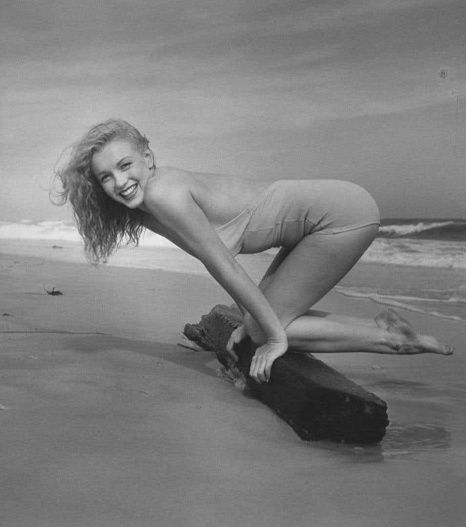 André de Dienes – Original Vintage Photograph of Marilyn Monroe, 1949 (1 of 2)