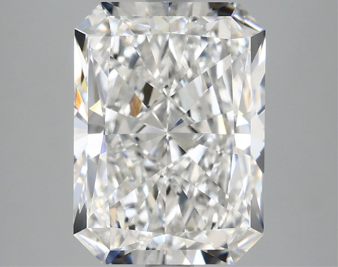 Igi Certified Radiant Cut 4.73ct Vs1 Lab Diamond: This igi-certified lab-grown radiant-cut diamond weighs 4. 73 carats. It features g color grade and vs1 clarity, with excellent polish and excellent symmetry with no fluorescence. The diamond measures