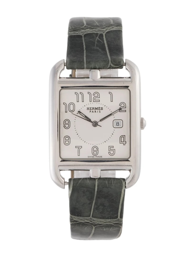 Hermes Cape Cod Ss Silver Dial Qtz Unisex 29mm: Condition is good, pre-owned. Details: silver dial, tang buckle, fits a wrist size of 7" or smaller, collection: cape cod, serial number: 27*****, movement: quartz, complications: date, case shape: sq