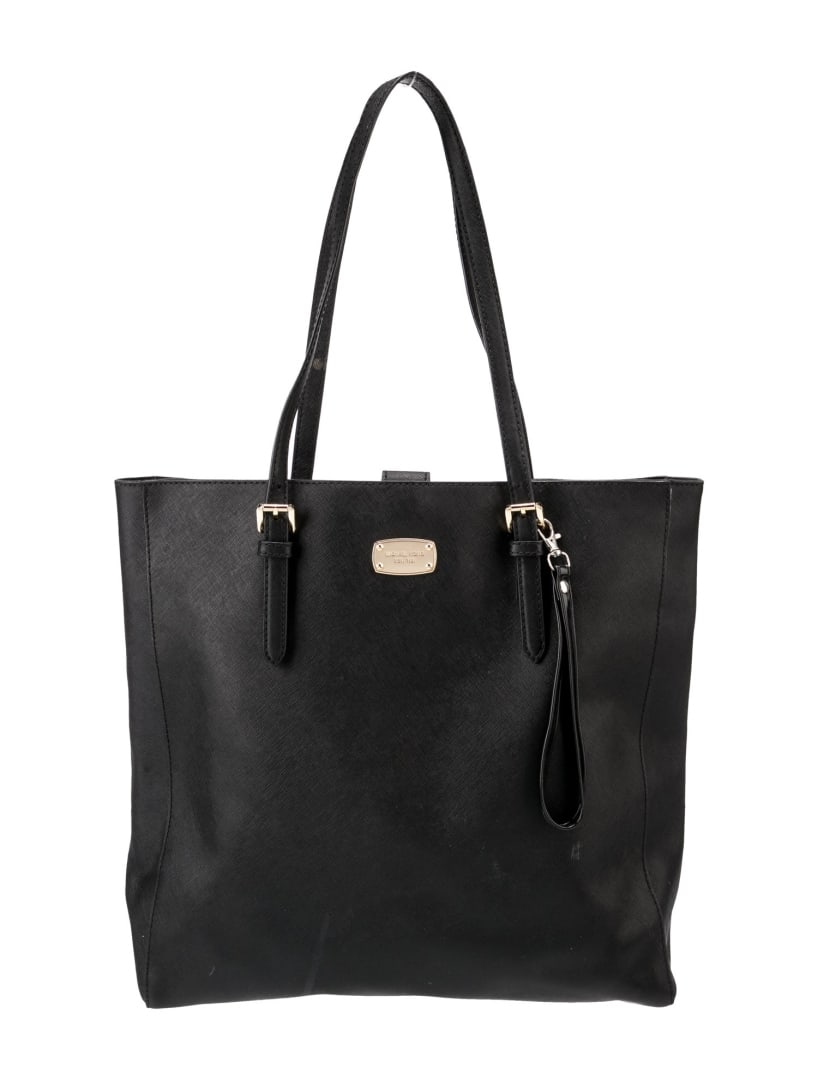 Michael Kors Black Clasp Closure Shoulder Bag: Condition is: very good, pre-owned. Details: black, gold-tone hardware, dual shoulder straps, unlined & dual interior pockets, clasp closure at top, shoulder strap drop: 7. 75", height: 11. 5", width: