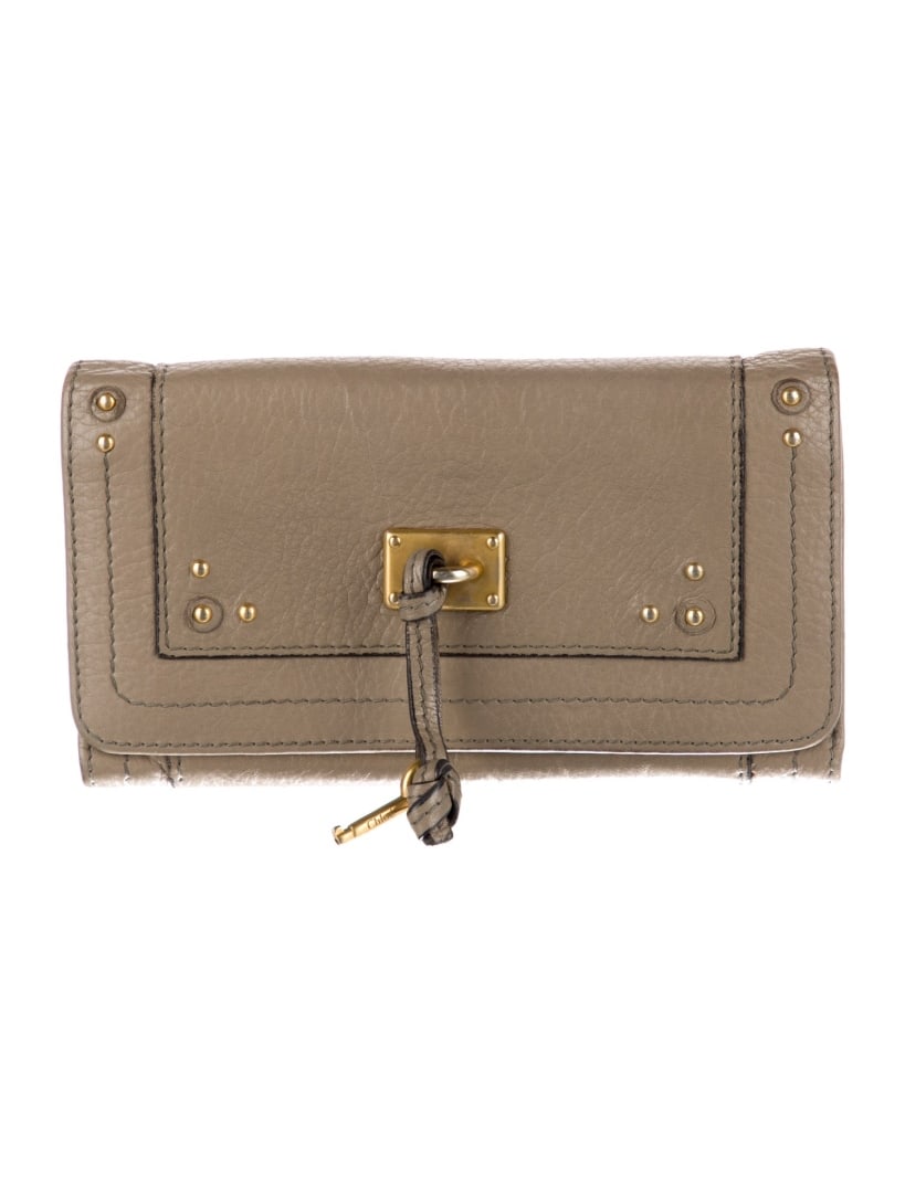 Chloe Neut Leather Snap Cls Conti Wallet: Condition is: very good, pre-owned. Details: neutrals leather, gold-tone hardware, nylon lining, snap closure, height: 4. 75", width: 7. 5", depth: 0. 75", gender: women. Condition: minor discoloratio