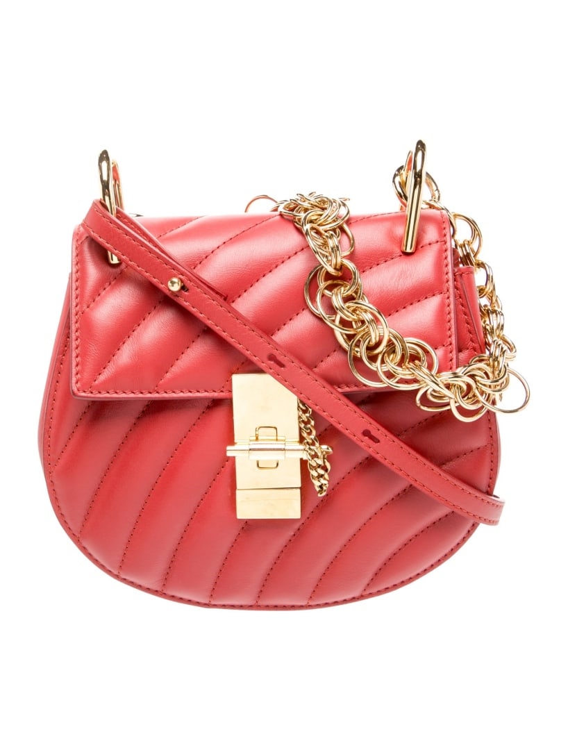 Chloe Red Lthr Chain-link Turn-lock Crossbody Bag: Condition is very good, pre-owned. Details: red leather, gold-tone hardware, chain-link handle & single shoulder strap, chain-link accents, suede lining & single interior pocket, turn-lock closure at