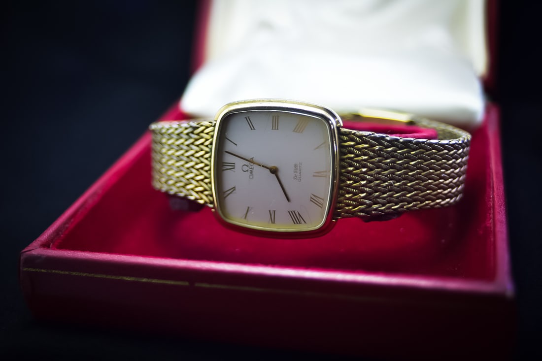 OMEGA De Ville QUARTZ 1365 Vintage Gold Plated WRISTWATCH WITH BOX (1 of 3)