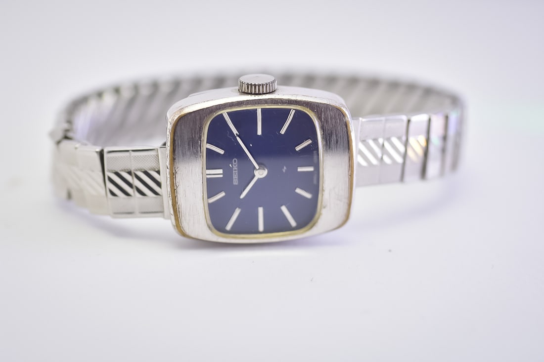 Seiko Ladies Bracelet Watch 11-3120 (1 of 2)