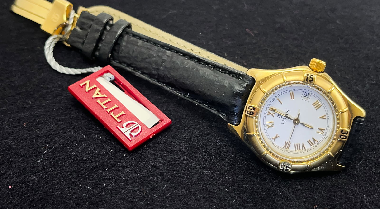 Titan Mens Wristwatch Black/Gold Brand New with Tags (1 of 2)