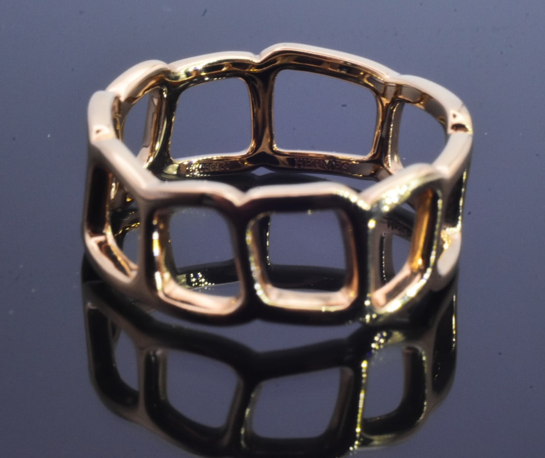 Hermès Niloticus Ring 750 Pink Gold 18k 3.1g 51: Hermès Niloticus Ring 750 Pink Gold 18k 3.1g 51 MATERIAL: 750 Pink Gold 18ct Weight : 3.1g 18k Model : Hermes Niloticus Ring size: 11 Size: mm x mm 18k Pink Gold Private London Collector, cleared on