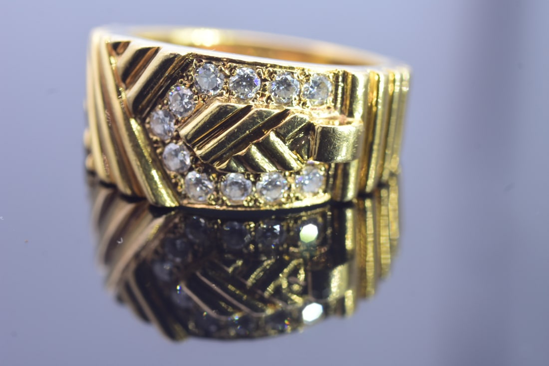 Dior Diamond Ring 750 Yellow Gold 18ct 7.9g 004 with Box: Dior Diamond Ring 750 Yellow Gold 18ct 7.9g 004 with Box Dior Diamond Gold Ring: 750 Yellow Gold 18k - Diamonds Weight : 7.9g Ring Size : 11 Includes Original Box Ring Size: 11 c.1980's 18k Yellow Gol