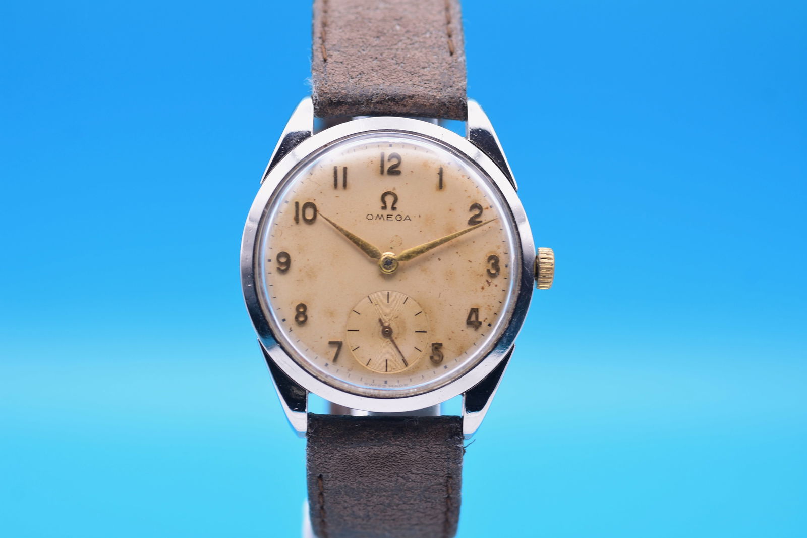 Omega Ref. 2900-6 Manual Wind Wristwatch with 'Tropical' Patina, 1960.: Omega Ref. 2900-6 Manual Wind Wristwatch with 'Tropical' Patina, 1960. This Omega Reference 2900-6 represents the pinnacle of the manufacturer's "International Collection" from the dawn of the 1960s.