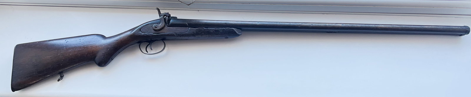 A Fine Victorian 15-Bore Double-Barrelled Shotgun Percussion Sporting Gun C.1860: A Fine Victorian 15-Bore Double-Barrelled Shotgun Percussion Sporting Gun C.1860 An exceptional mid-19th century 15-bore double-barrelled percussion sporting gun, this lot represents a fascinating cro