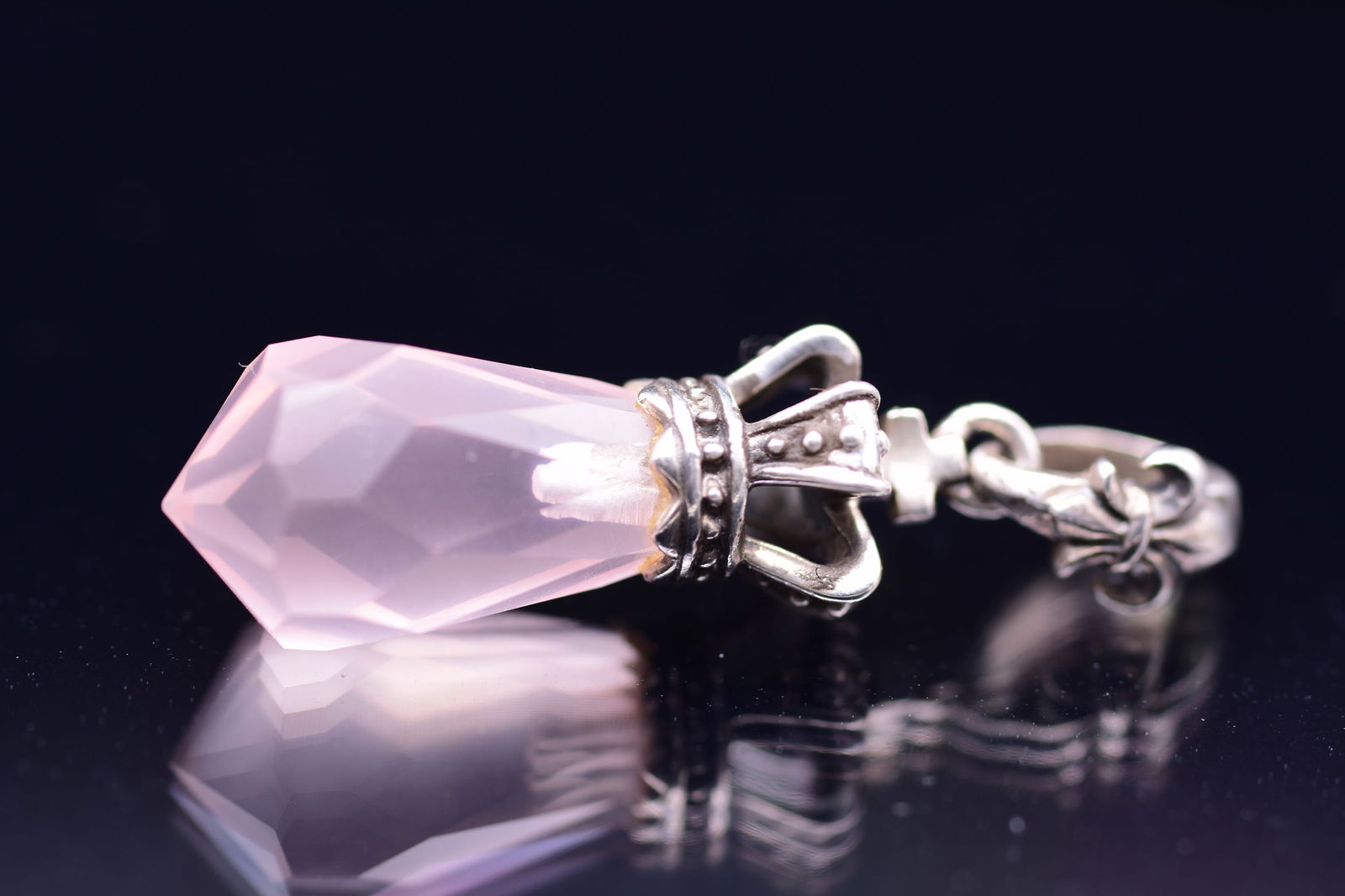 Patrick Cox Sterling Silver 925 Crown-Set Rose Quartz Drop Pendant 3.6g: Patrick Cox Sterling Silver 925 Crown-Set Rose Quartz Drop Pendant 3.6g A refined examples of contemporary British design, this sterling silver pendant by Patrick Cox (3.6g) features a substantial, fa