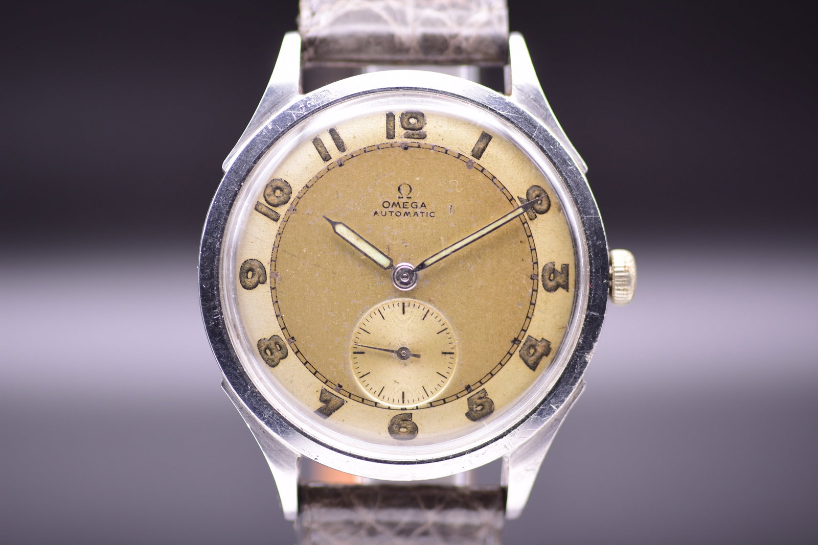 Omega Rare Ref. 2374/2 Bumper Automatic Wristwatch Patina Dial, c.1945 (1 of 7)