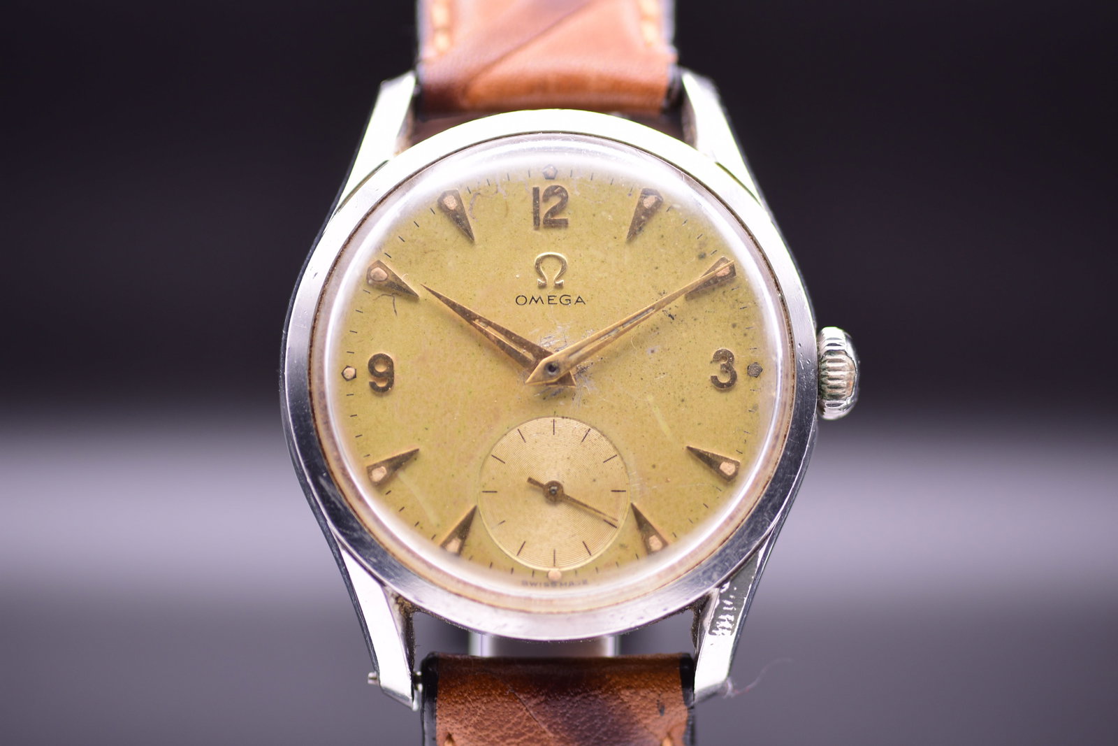 Omega Ref. 2639-5 Explorer Style Tropical Dial 1951: Omega Ref. 2639-5 Explorer Style Tropical Dial 1951This highly characterful and distinct vintage Omega manual wind wristwatch features a robust 36mm stainless steel case under reference 2639-5, a mode