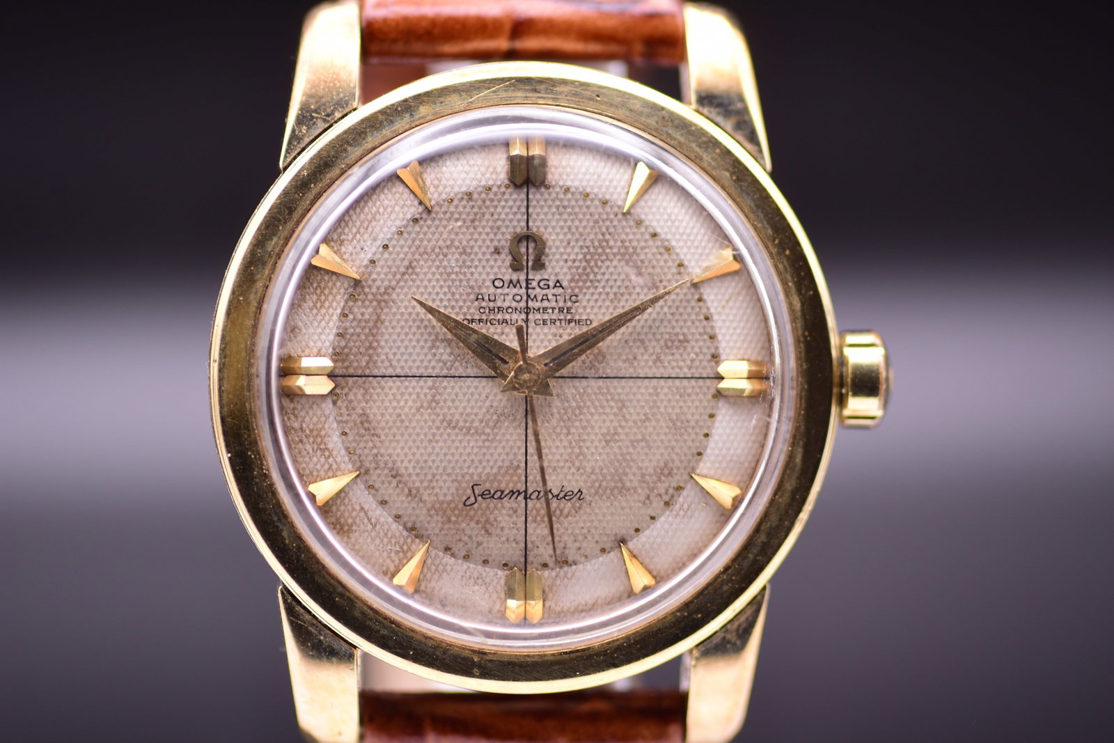Omega Seamaster Automatic Bumper Honeycomb Crosshair 2577-3 1952: Omega Seamaster Automatic Bumper Honeycomb Crosshair 2577-3 1952This is a rare 1952 vintage Omega Seamaster Chronometer wristwatch featuring a gold capped case over stainless steel and a highly desira