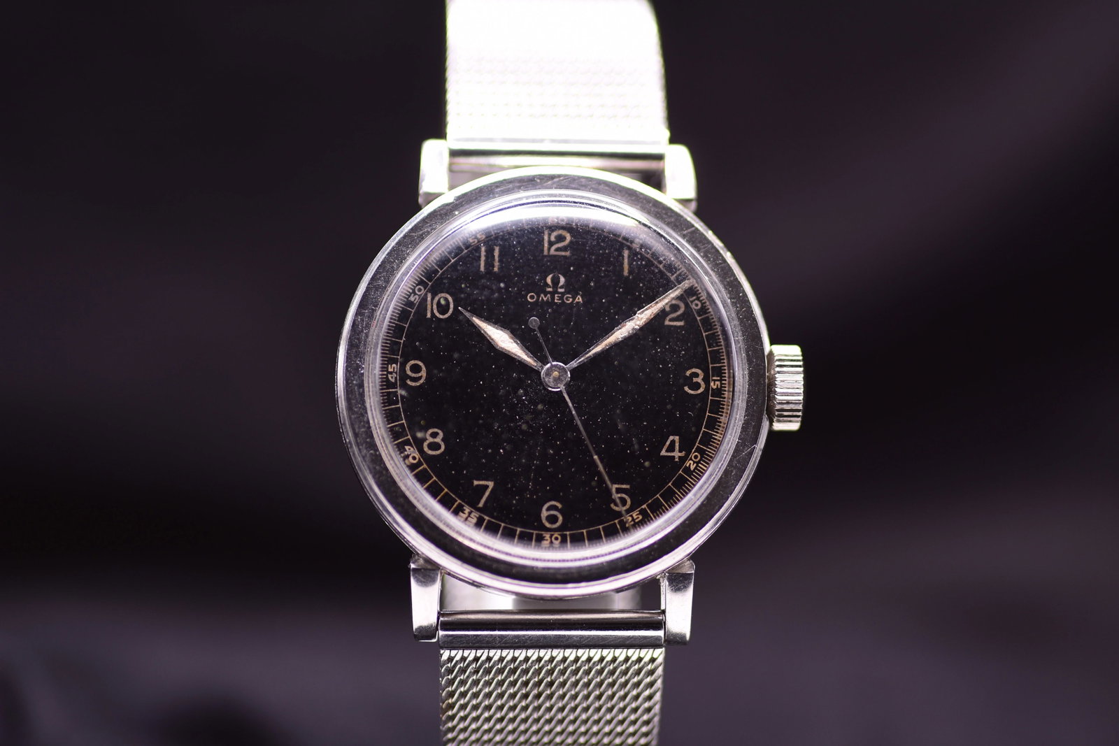 Omega 2390 Elegant Black Gilt Dial Pre War Manual Wind Wristwatch Calibre 30T2 c.1939 (1 of 6)