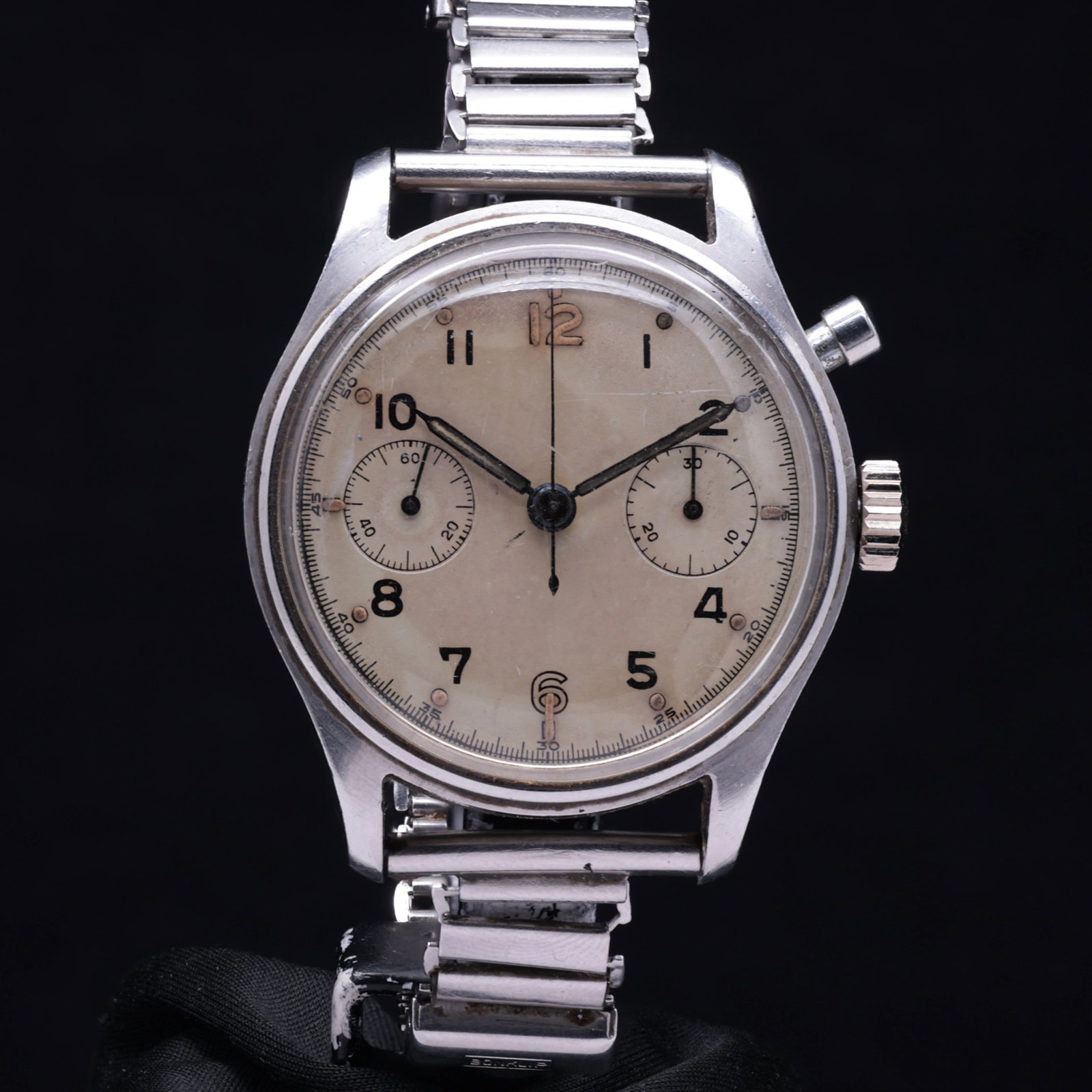 Lemania Hydrographic Service Mono Pusher Chronograph HS9 Military Issue Cream Dial 1940: Title: Lemania Hydrographic Service Mono Pusher Chronograph HS9 Military Issue Cream Dial 1940 Catalogue Description: A vintage stainless steel manual wind military issue mono pusher chronograph wrist