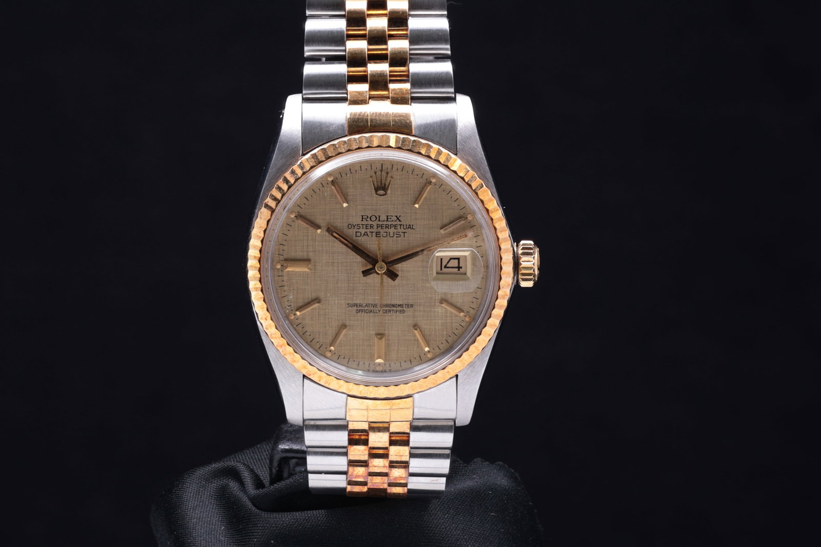 Rolex Datejust 36 16013 Yellow Gold Wristwatch Champagne Mosaic Dial 1984: Title: Rolex Datejust 36 Yellow Gold and Stainless Steel Wristwatch Champagne Mosaic Dial Boxed 1984 Catalogue Description: Rolex Datejust 36 bi metal automatic wristwatch featuring a 36mm stainless s