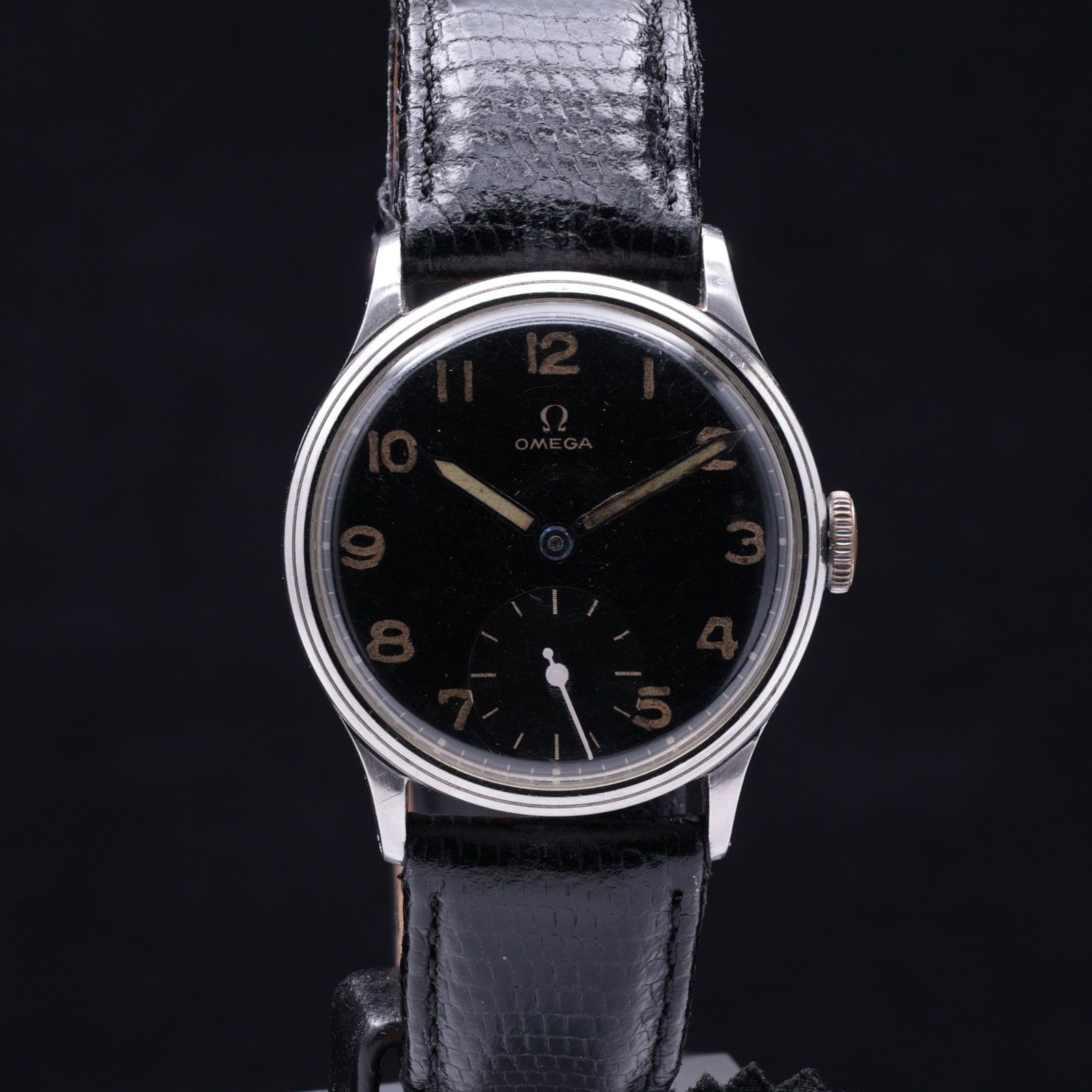 Omega 30T2 Military Style Stainless Steel Pre War Pocket Watch Movement Field Watch 1939: Title: Omega 30T2 Military Style Stainless Steel Pre War Pocket Watch Movement Field Watch 1939 Catalogue Description: A manual winding stainless steel military style field wristwatch. The matte black