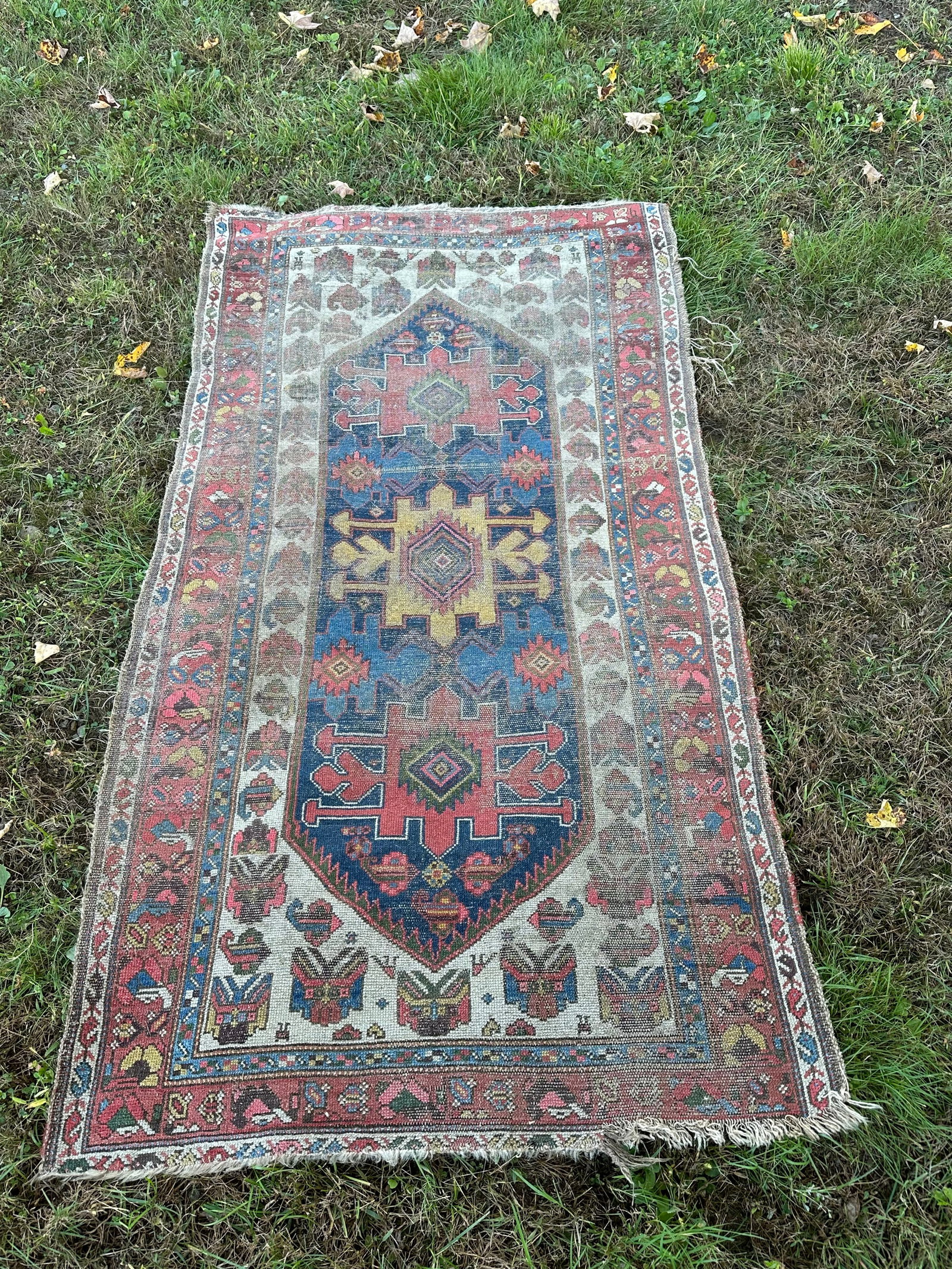 Bidjar Kurd Oriental Rug - Circa 1910s - Ivory Field - Long Blue Lozenge with Geometric Forms (1 of 8)