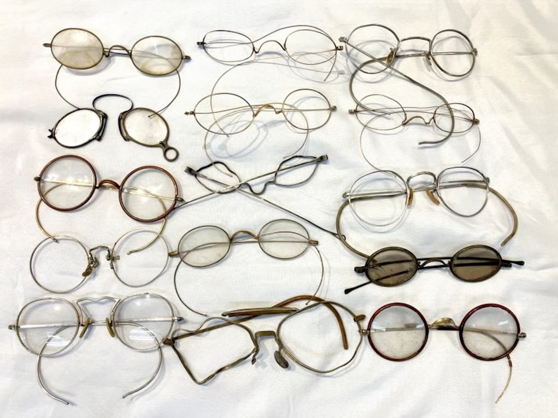 Fifteen Vintage & Antique Eyeglasses: Fifteen Vintage & Antique Eyeglasses