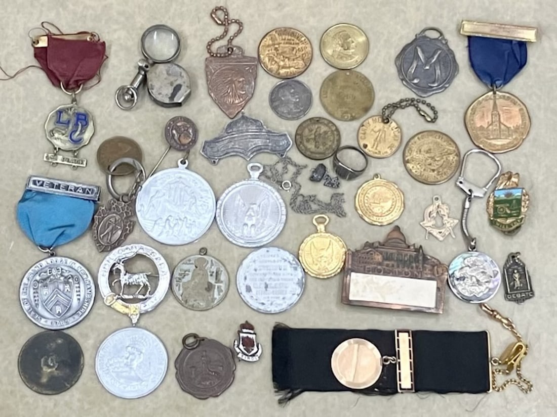 Indian Arrowhead Keychains, Tokens, Pins, Masonic Etc: Indian Arrowhead Keychains, Tokens, Pins, Masonic Etc