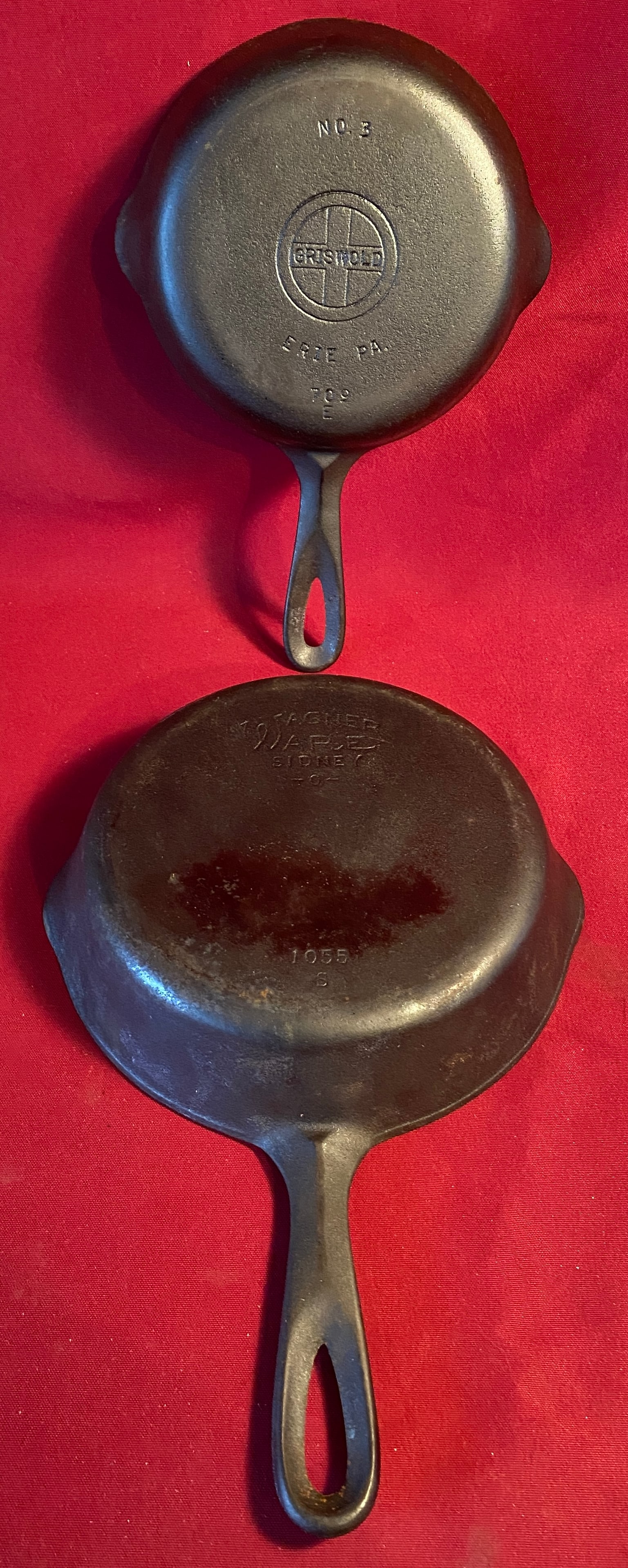 Two Cast Iron Frying Pans - Griswold #3 Erie PA 709D & Wagner #5 (WagnerWare Sidney - 1055S) (1 of 6)