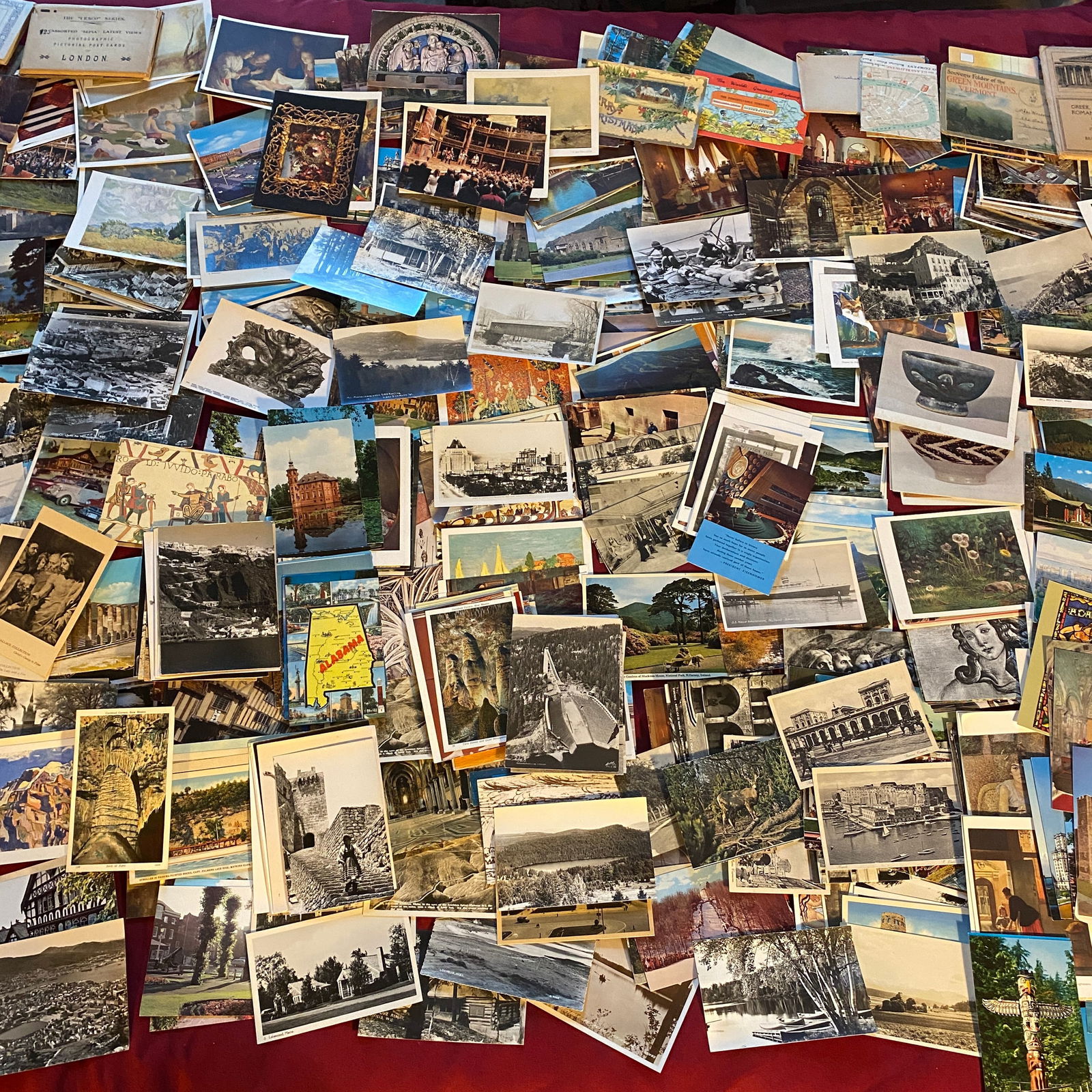 Over 1000 Older and Vintage Postcards: Over 1000 Older and Vintage Postcards