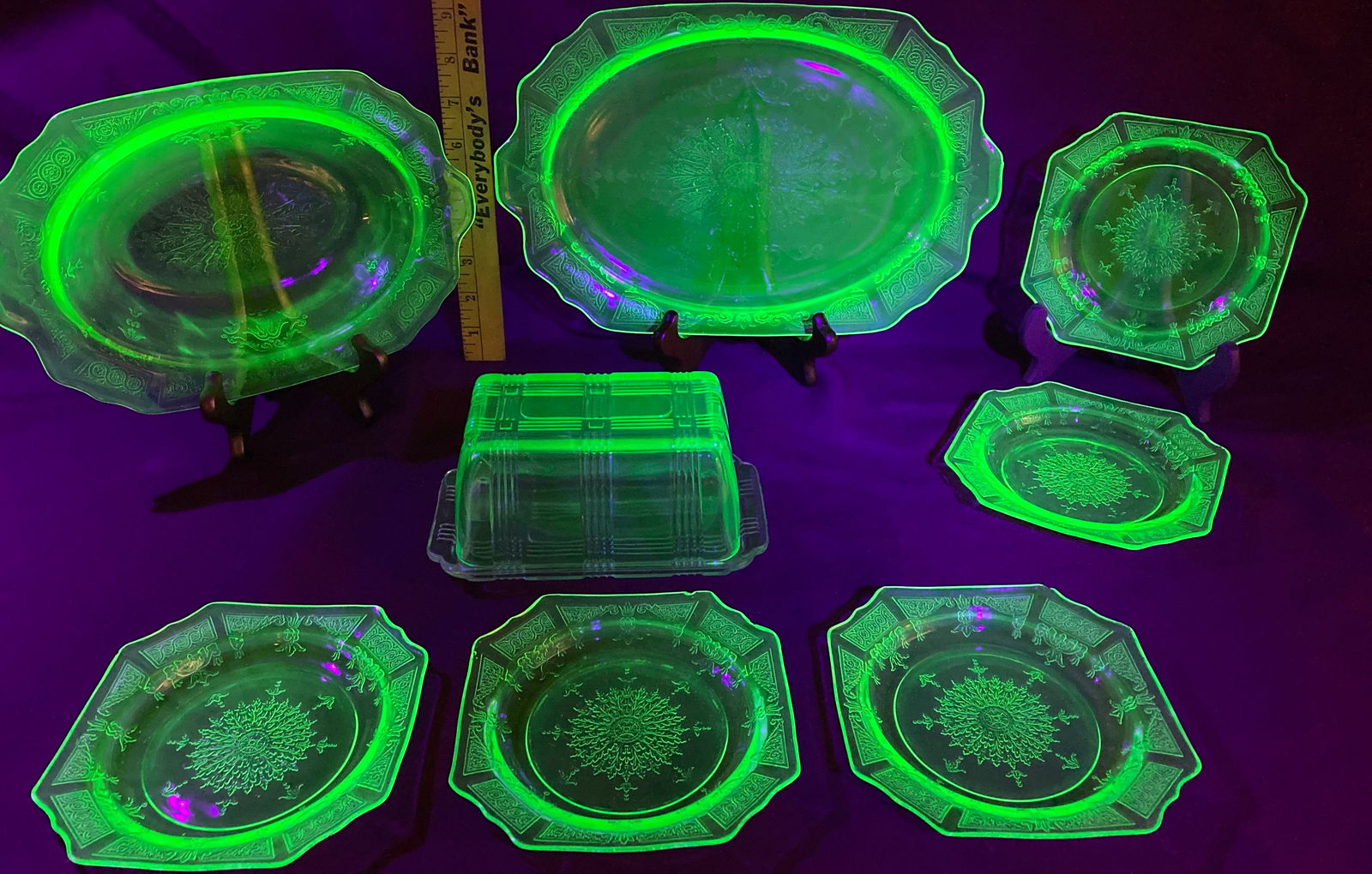 Eight Pieces Mixed Uranium Glass - Criss Cross Patter, Pound Butter, Etc. (1 of 6)
