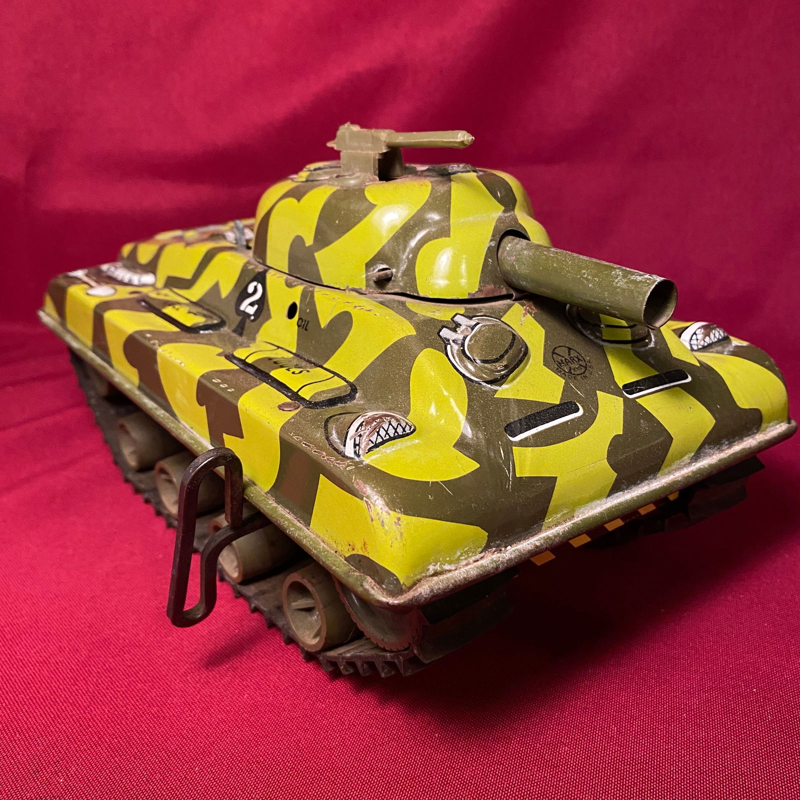Marx Tin Litho Wind-Up Toy Tank (1 of 5)