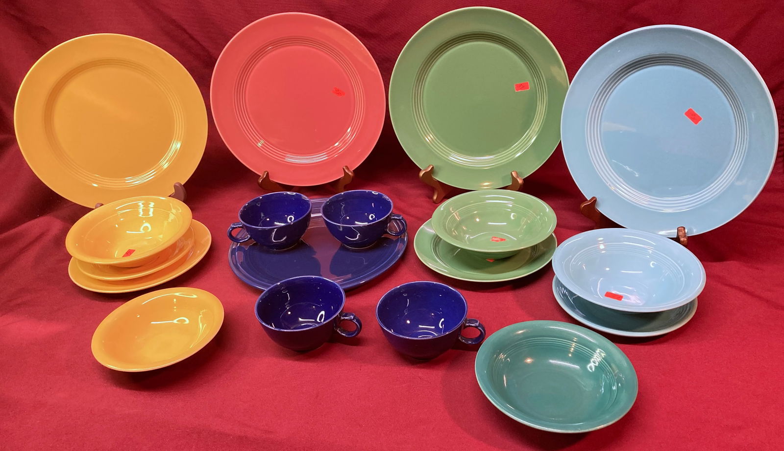 Eighteen Pieces Fiestaware and Homer Laughlin Serveware: Eighteen Pieces Fiestaware and Homer Laughlin Serveware