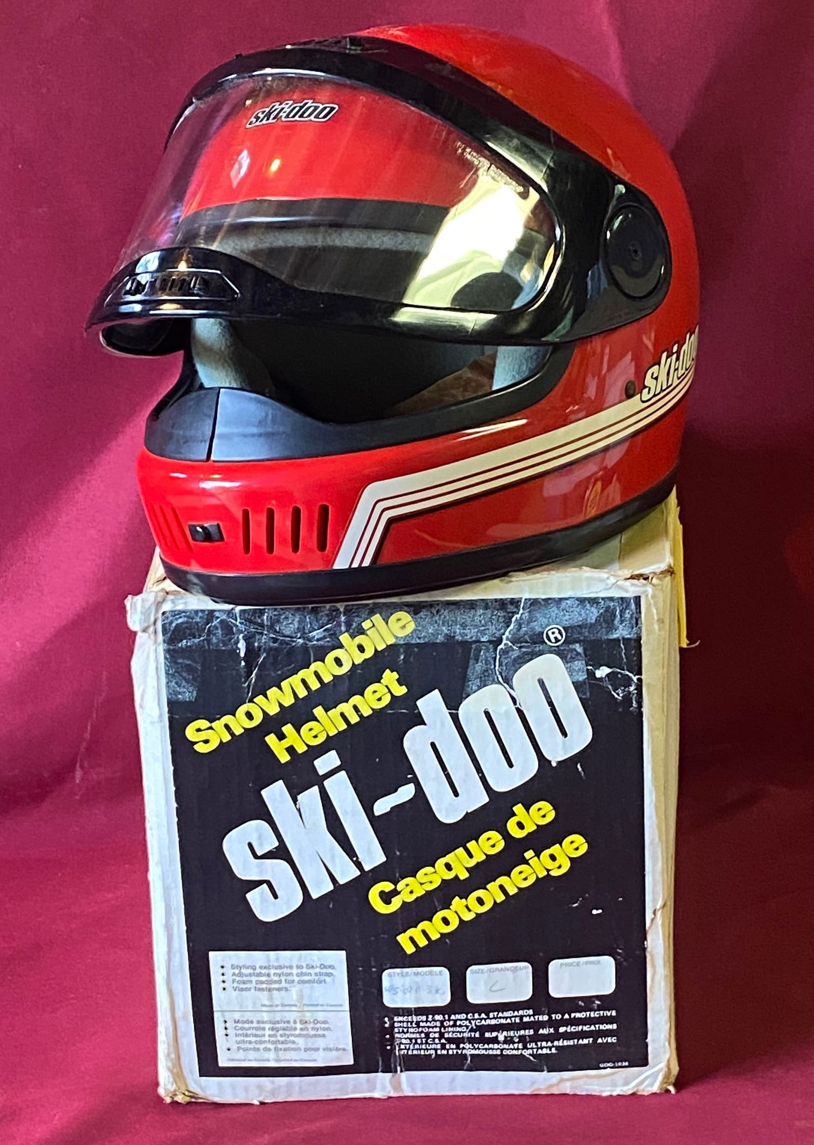 Old Red Ski-Doo Snowmobile Helmet Size Large (1 of 7)