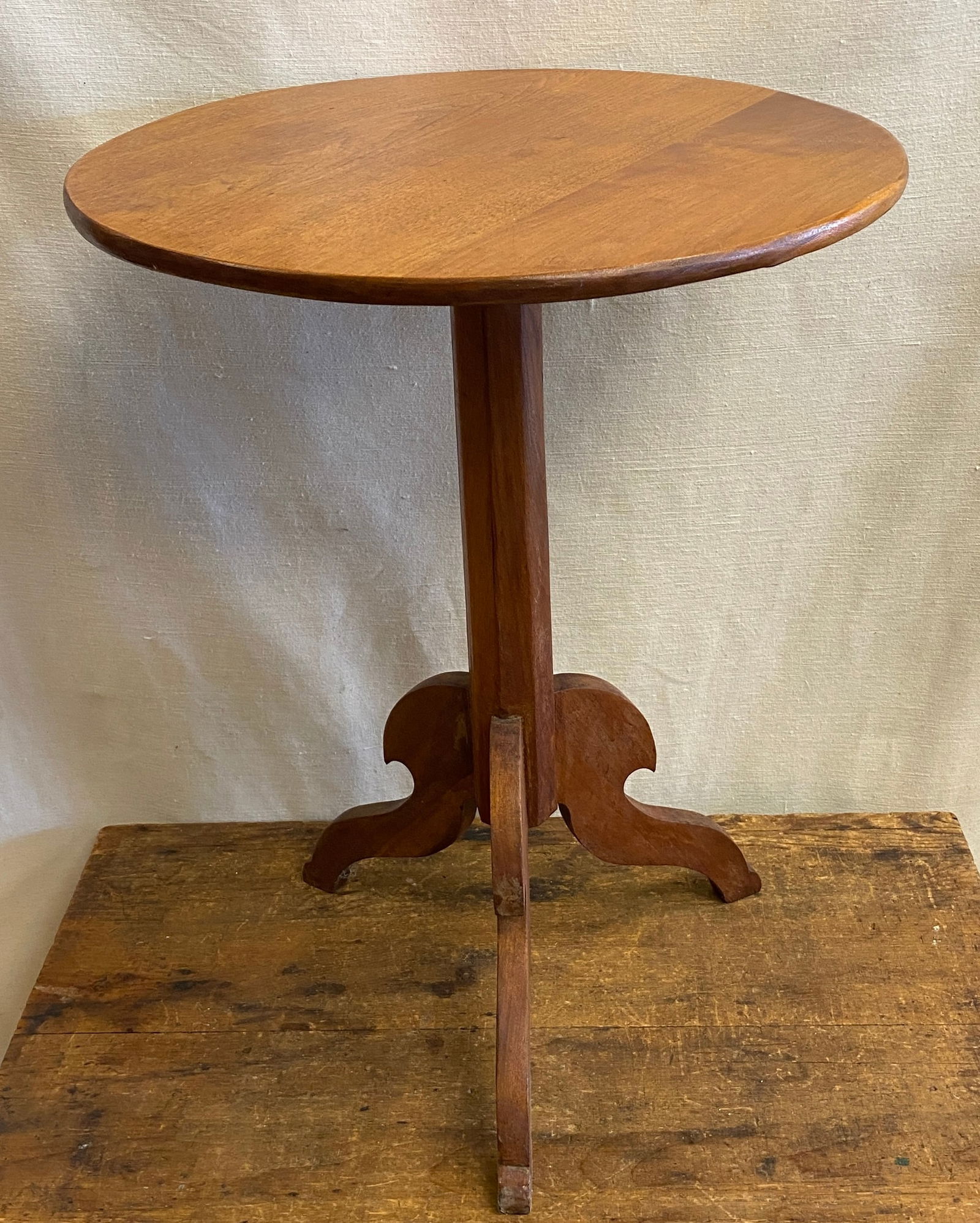 Older Wooden Tilt-Top Table: Older Wooden Tilt-Top Table