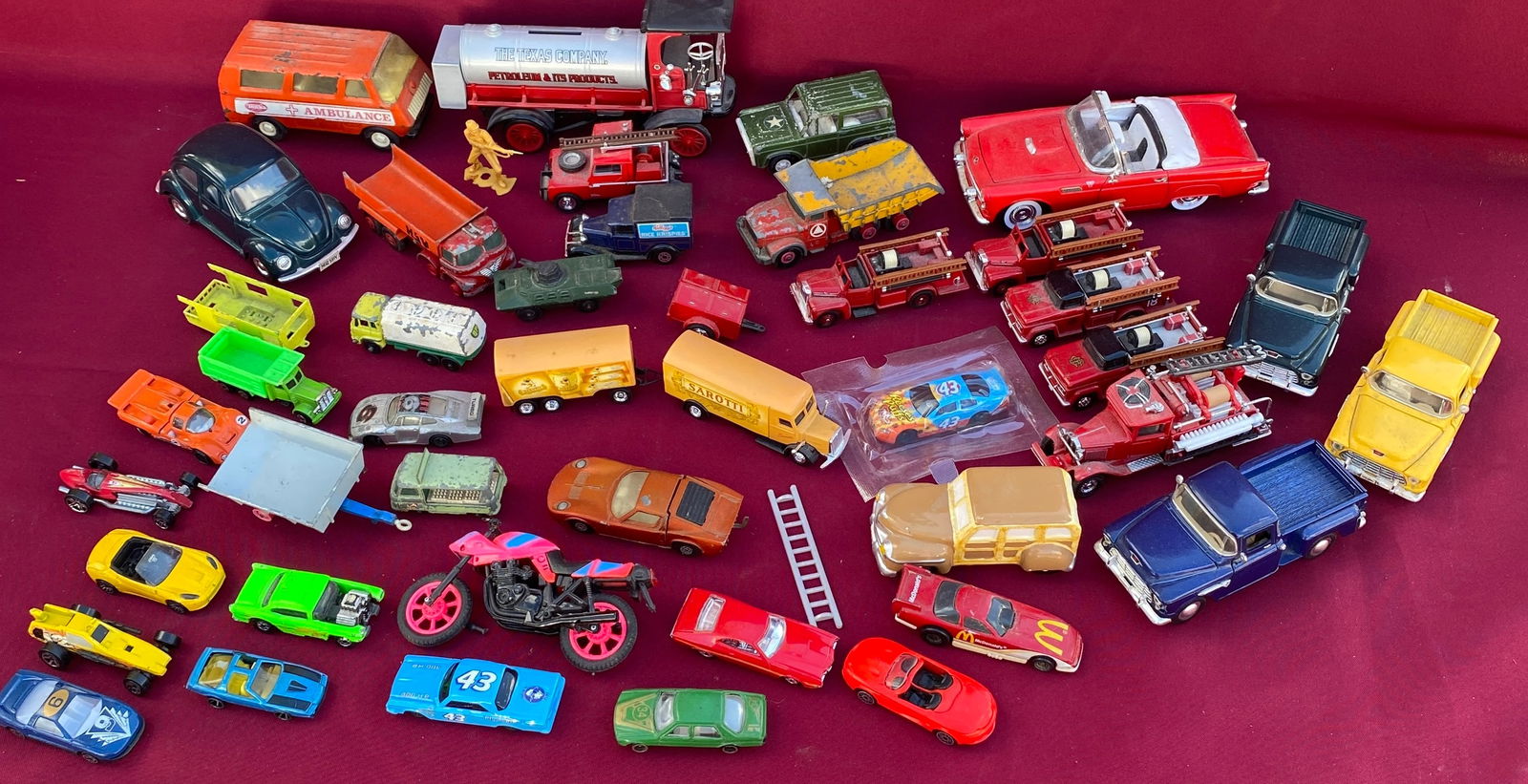 Large Lot of Metal and Plastic Trucks, Cars, and Train Engine - Hot Wheels, Tonka, Matchbox, Maisto,: Large Lot of Metal and Plastic Trucks, Cars, and Train Engine - Hot Wheels, Tonka, Matchbox, Maisto, Etc.