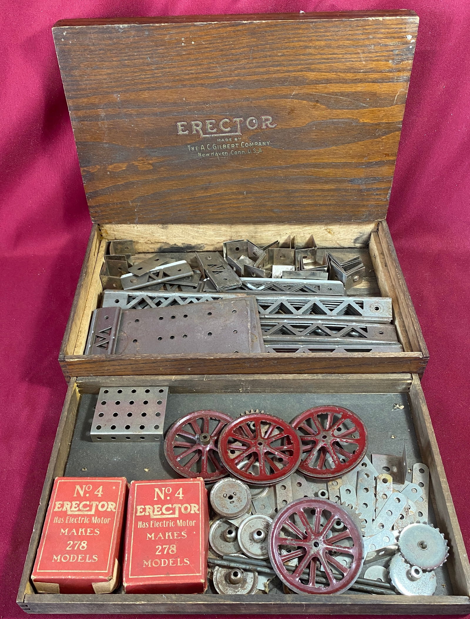 Older A.C. Gilbert Co. Erector Set in Wooden Box - No.4 - Unknown if Complete: Older A.C. Gilbert Co. Erector Set in Wooden Box - No.4 - Unknown if Complete