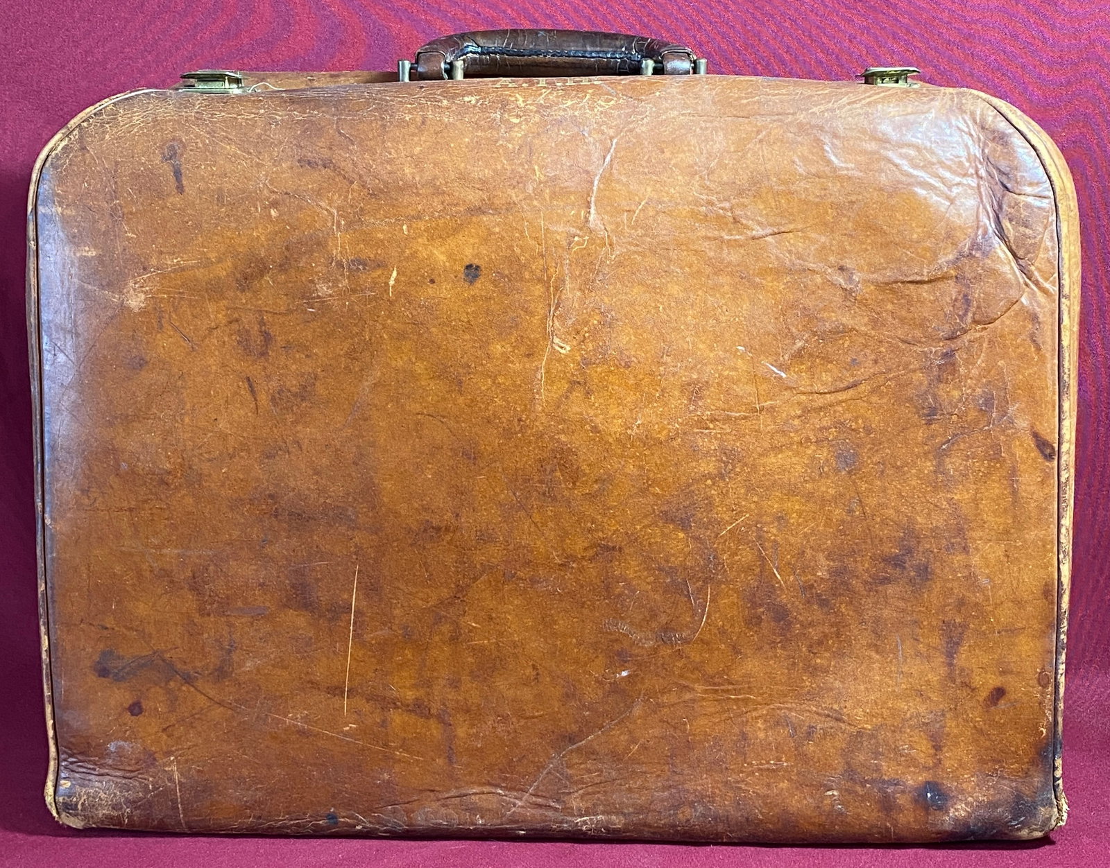 Old Leather Winglite Suitcase: Old Leather Winglite Suitcase