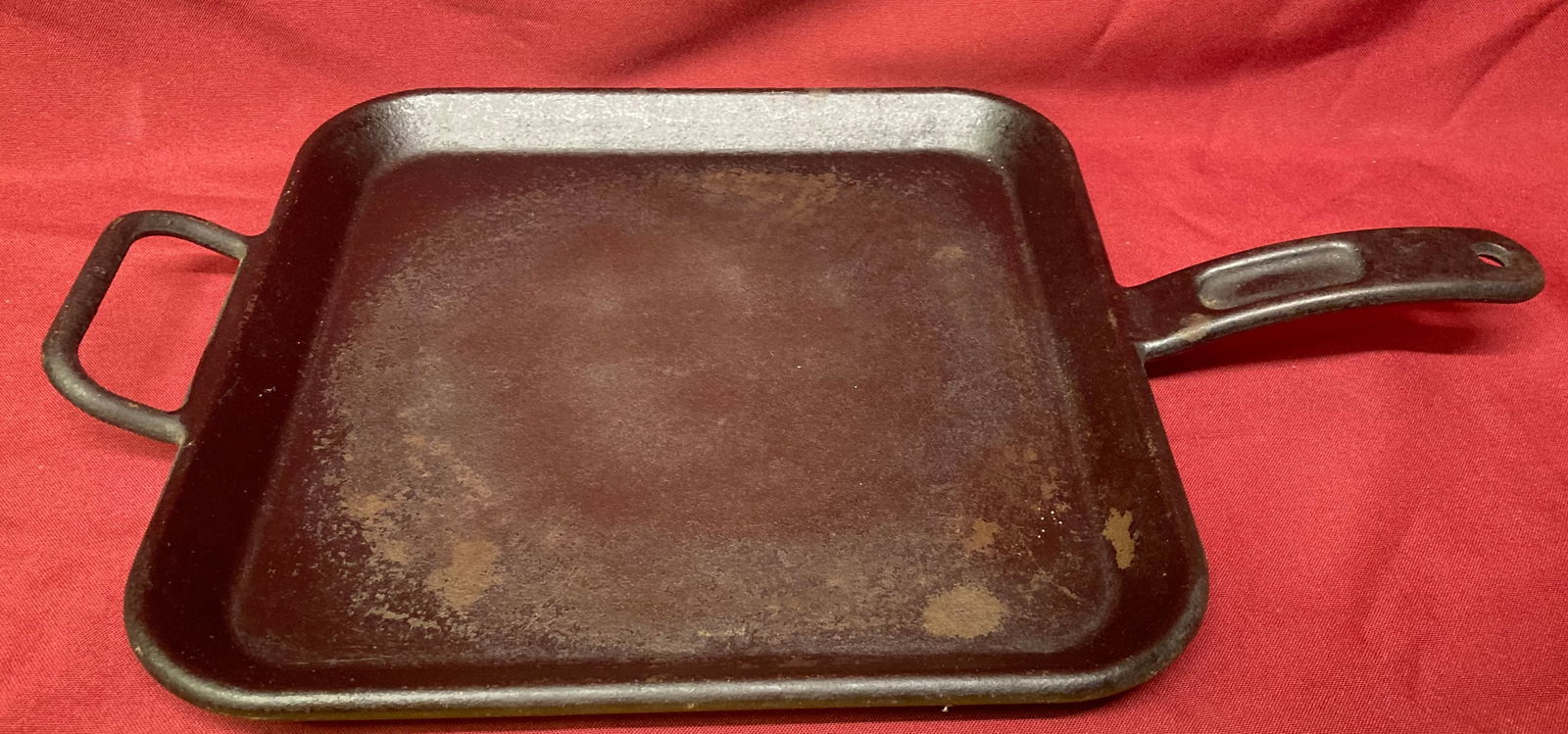Heavy Early Lodge Cast Iron Frying Pan (1 of 5)
