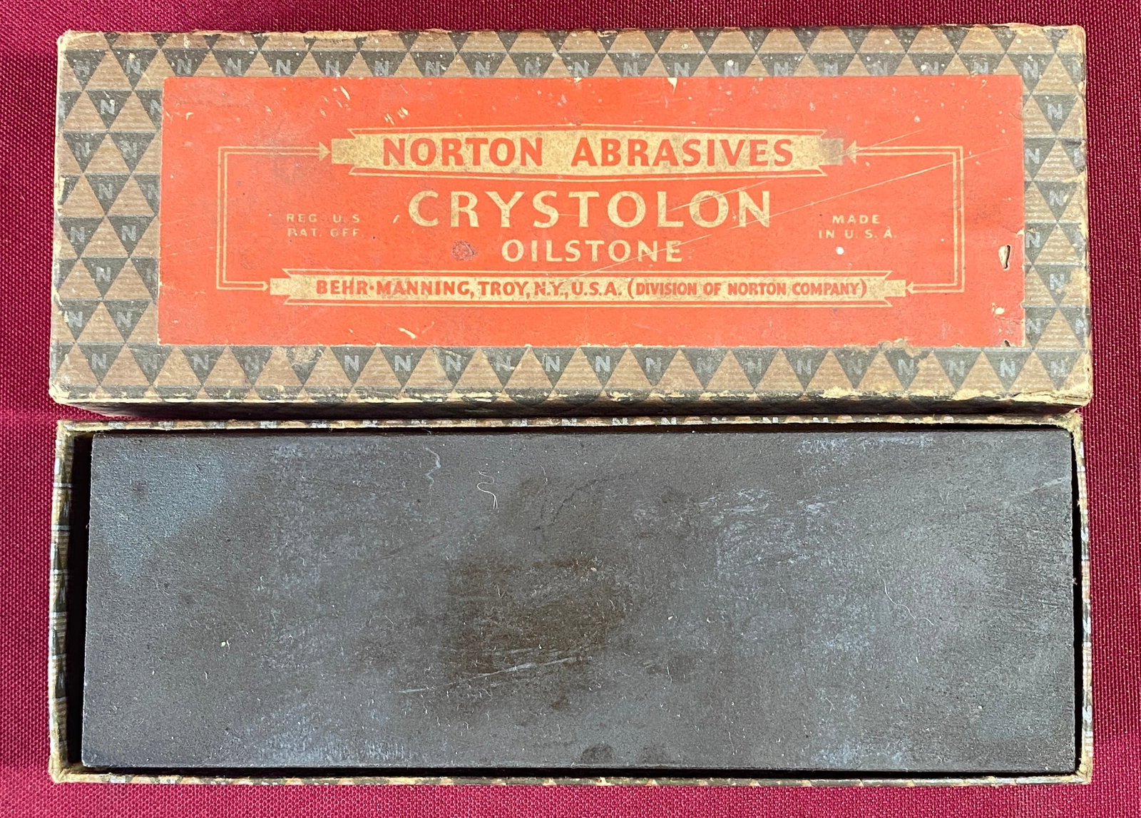 Norton Abrasives Crystolon Oil Sharpening Stone in Original Box: Norton Abrasives Crystolon Oil Sharpening Stone in Original Box