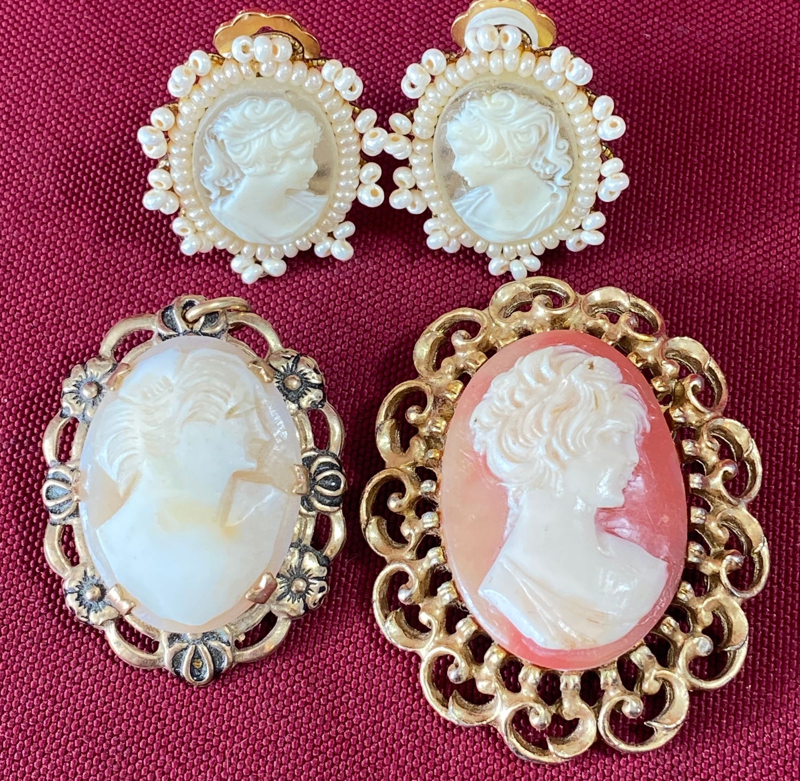 Two Cameo Brooch Pins and Pair of Cameo Earrings (1 of 9)