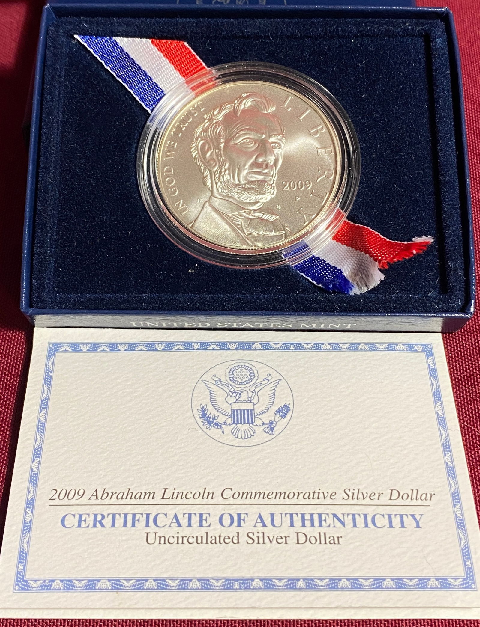 2009-P Abraham Lincoln Commemorative Uncirculated Silver Dollar (1 of 4)