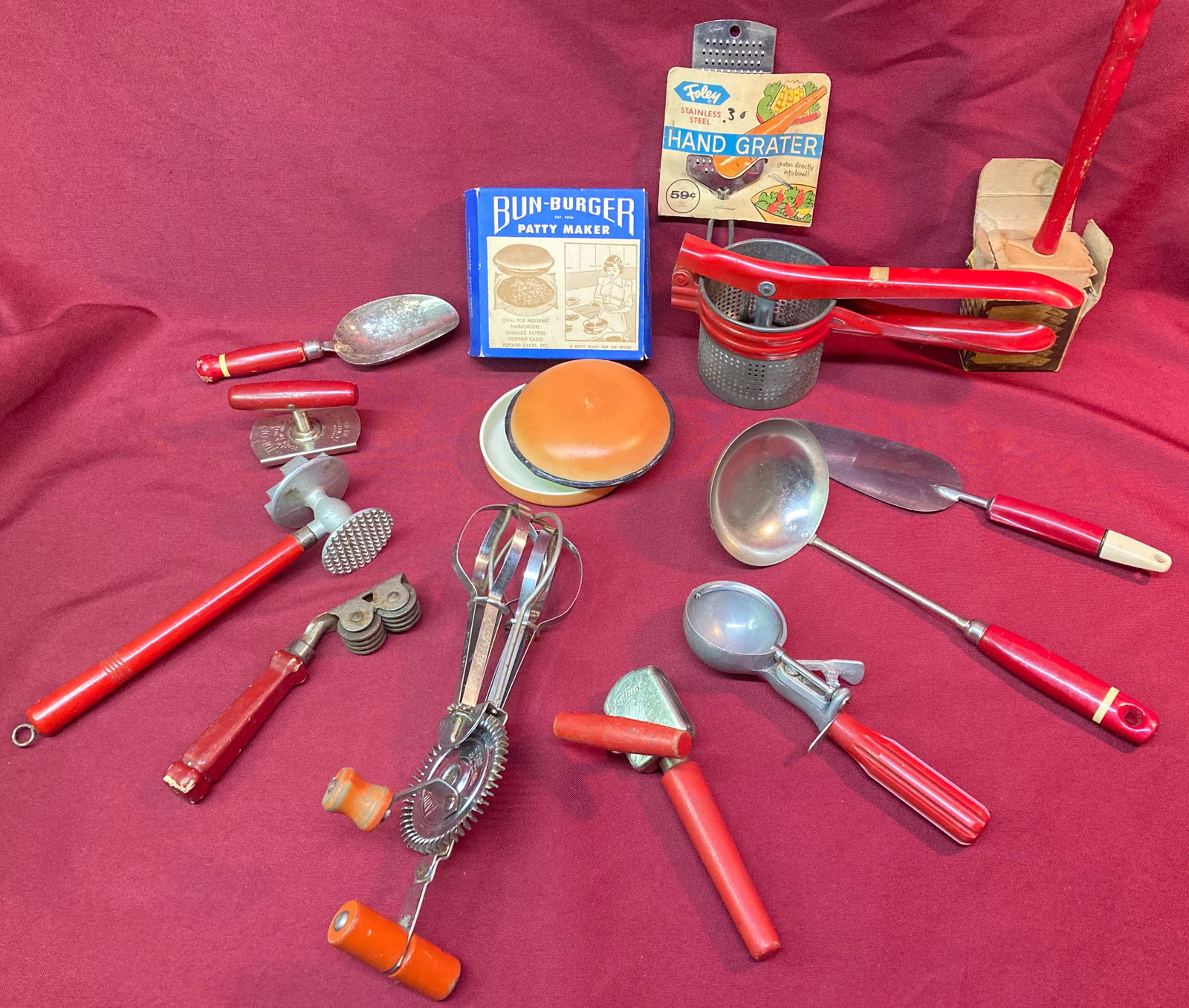 1940s Older Kitchenware Items (1 of 4)